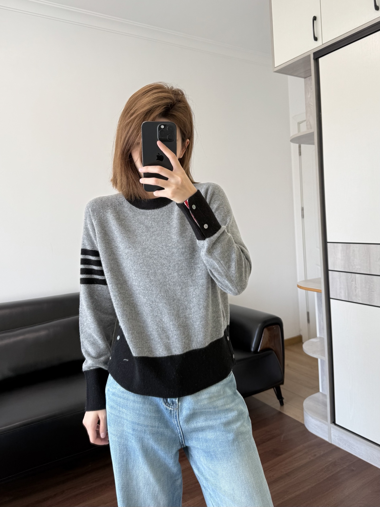 NO:586569,The sweater is a slim fit. If you like it looser, you can size up. Sweaters, alexander wang19860909毛衣是修身款 喜欢宽松可以往大拍一码,,sweaters,alexander wang,Women's clothing
