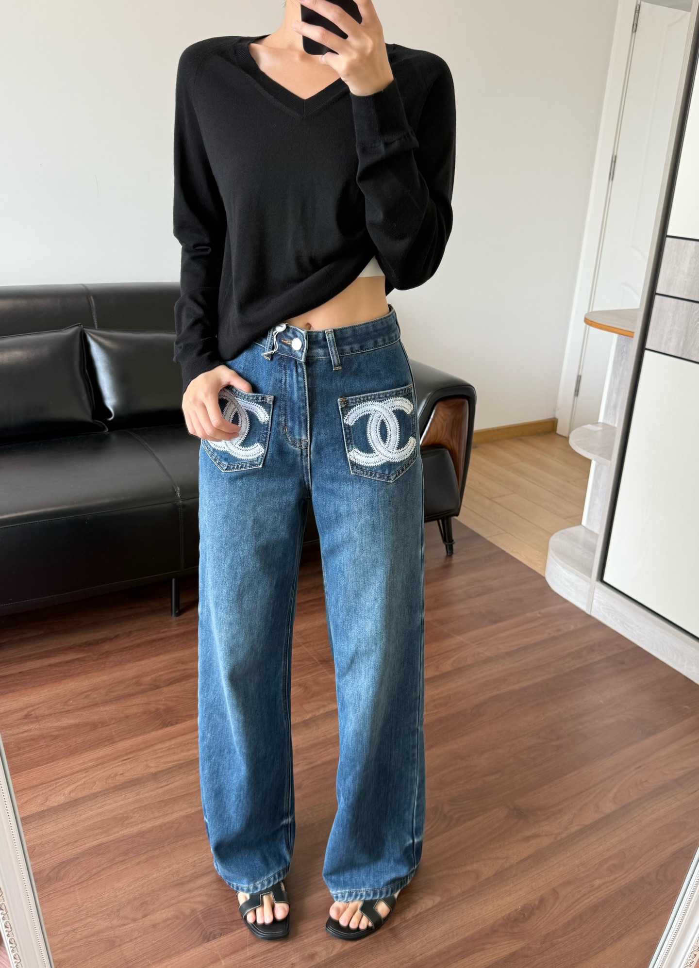 NO:589467,Model 166 98 wears size 34 and has a slim waist. Take photos of models based on their waist size. Those with waist sizes 68-70 should wear size 36, alexander wang19860909模特 166 98穿34码腰围修身 按照腰围去拍模特腰围68--70的要穿36,,alexander wang,Women's clothing