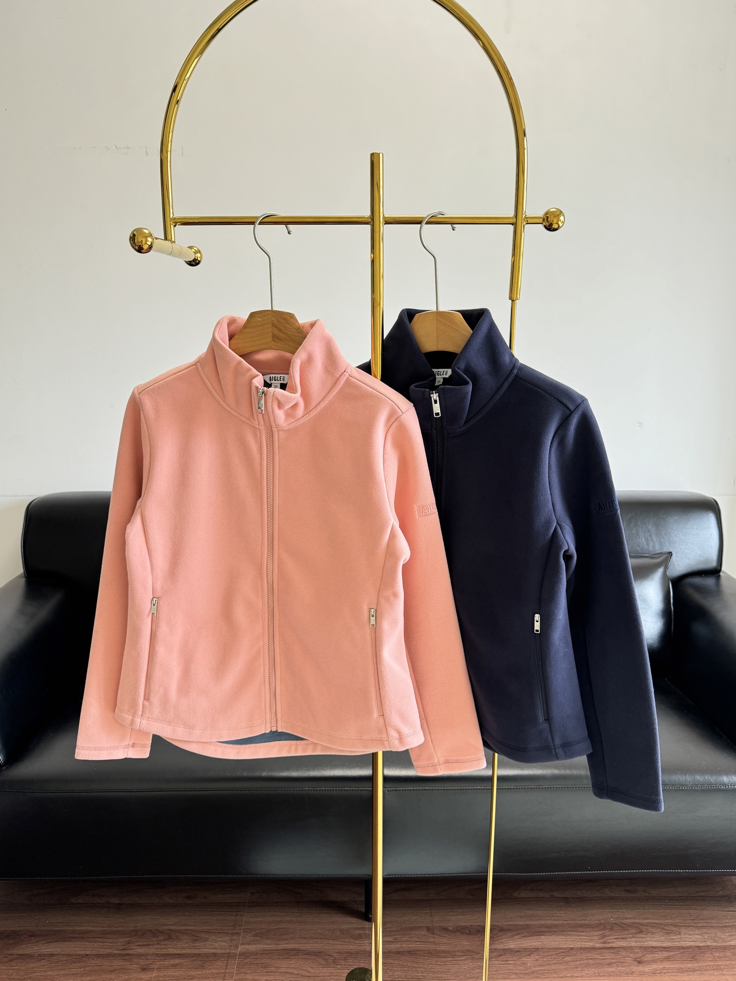 NO:591852,——AIGLE 25 early autumn new women's fleece jacket. The interior is double-sided fleece. It feels soft to the touch. It is not sweaty when worn and is very warm. The slim fit makes you slim but not bloated. It is very suitable for daily commuting or outdoor activities. Size 36 38 40 42 blue pink, jackets & coats, alexander wang19860909——AIGLE艾高 25早秋新款 女士抓绒外套 内里双面抓绒 摸起来软软的 穿上不闷汗,还特别保暖 修身版型显瘦不臃肿 日常通勤或者户外活动都超合适 码数36 38 40 42 蓝色 粉色,,jackets & coats,alexander wang,Women's clothing