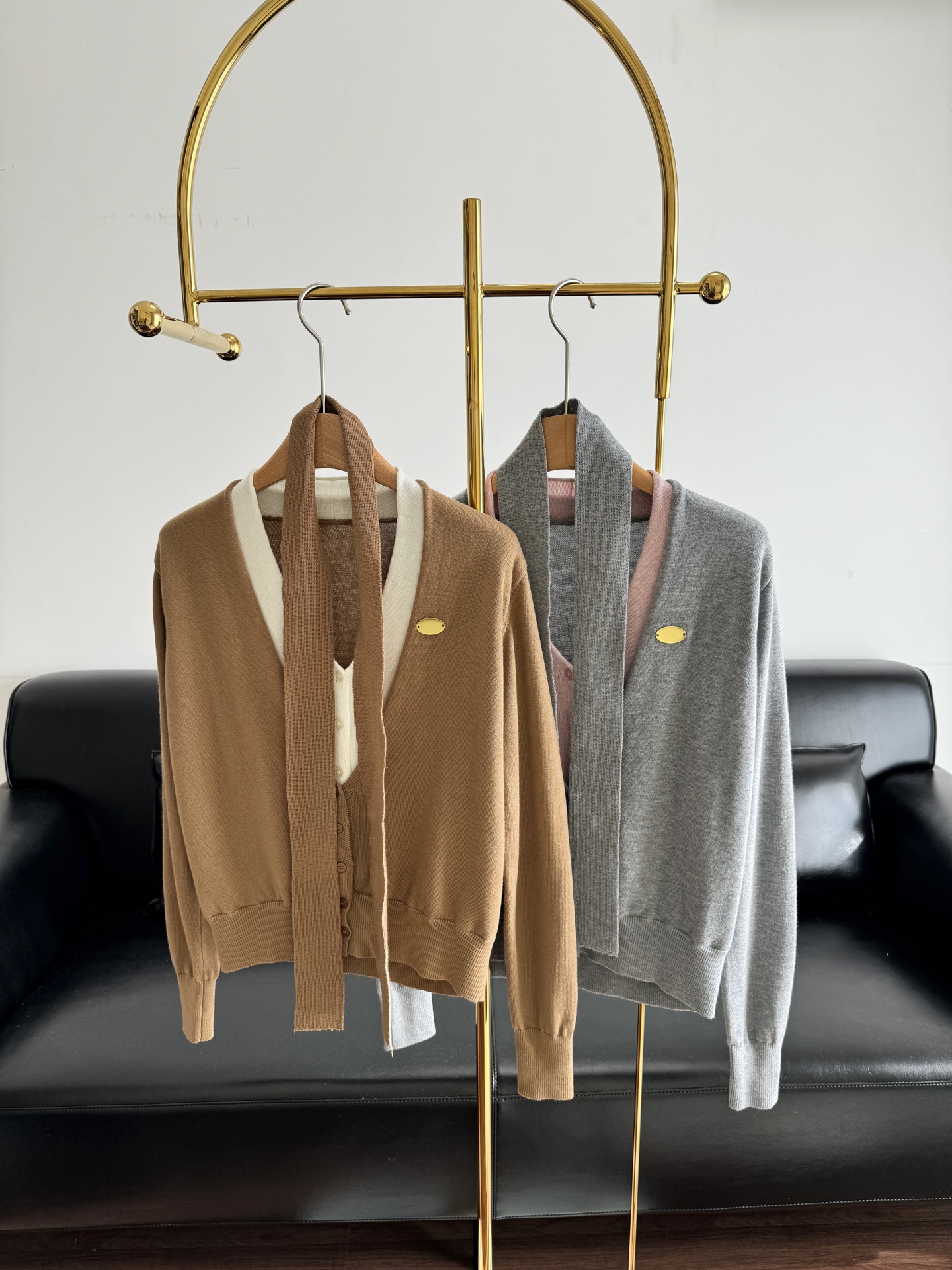 NO:605548,——LACERTA Zhu Xudan’s two fake sweaters of the same style, made of wool fabric!  !  Fake two-piece design, low-key and eye-catching!  Practicality + fashion sense double buff!  I have to say that this ribbon is really the finishing touch, making the neck super slender! His clothes are really big and good only when you wear them on your body! Size sml gray khaki, sweaters, alexander wang19860909——LACERTA 祝绪丹同款假两件毛衣 羊毛面料！！假两件设计,低调又吸睛！实用性+时尚感双buff！得不说这个飘带真的是点睛之笔显得脖子超级修长! 他家的衣服真的上身才知道版型巨巨好! 码数sml 灰色 卡其,,sweaters,alexander wang,Women's clothing