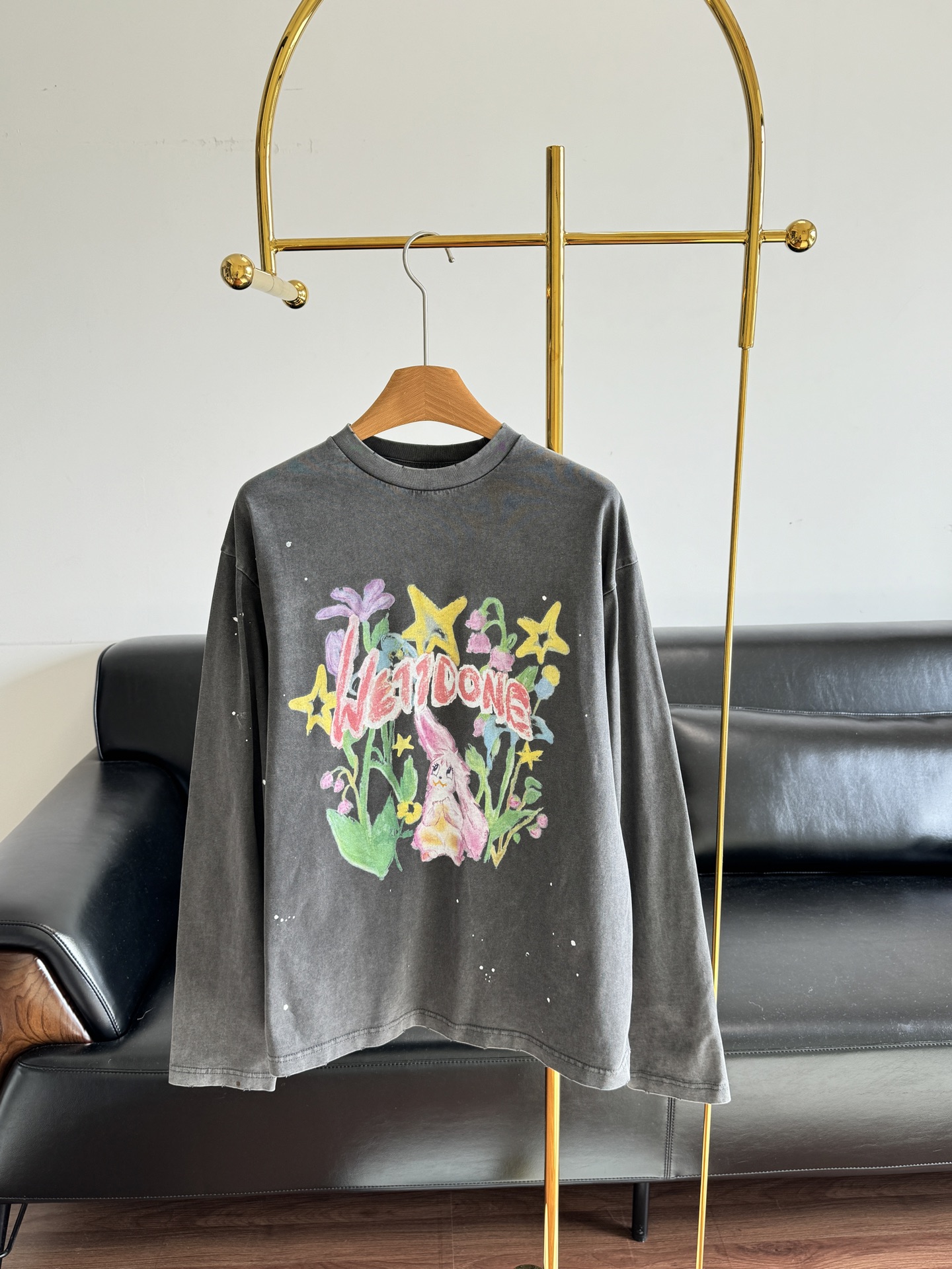 NO:606608,——WE11DONE graffiti rabbit long-sleeved T-shirt, pure cotton fabric!  Charcoal gray washed distressed craftsmanship, full of retro feel! Pink bunny + star flower graffiti on the front, low saturation chalk printing, childlike and street style. High-quality cotton material, soft and comfortable, loose fit, same style for men and women, suitable for daily casual or trendy wear! Paired with jeans/dungarees, you can easily get street style. Size sml, jeans, tees, t-shirt, alexander wang19860909——WE11DONE涂鸦兔子长袖T恤 纯棉面料！炭灰水洗做旧工艺,复古感满满!正面粉色兔子+星星花朵涂鸦,低饱和粉笔印花,童趣又有街头感计.高品质棉料,柔软舒适,宽松版型,男女同款,日常休闲或潮流穿搭都OK!搭配牛仔裤/工装裤,轻松get街头风 码数sml,,jeans,tees，t-shirt,alexander wang,Women's clothing