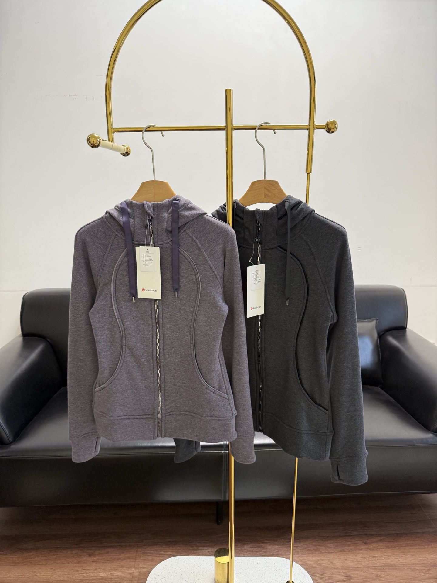 NO:607683,——Lululemon Scuba Plush velvet hooded jacket has a slim fit and is super versatile! Lined with long velvet fleece, soft and skin-friendly, and full of warmth. The high collar + hood design is windproof and fashionable, with smooth zippers and super practical side pockets. It is suitable for daily travel or outdoor use. The fabric contains cotton + spandex, has good elasticity and is not easy to deform, and is super comfortable to wear in autumn and winter! Size 4 6 8 purple gray, jackets & coats, hats, alexander  wang19860909——Lululemon Scuba Plush加绒连帽外套 修身剪裁,超百搭!内衬长绒抓绒,柔软亲肤,保暖力满分.高领+连帽设计,防风又时髦,拉链顺滑,侧袋超实用,日常出行或户外都很合适.面料含棉+氨纶,弹性好不易变形,秋冬穿超舒服! 码数4 6 8 紫色 灰色,,jackets & coats,hats,alexander wang,Women's clothing