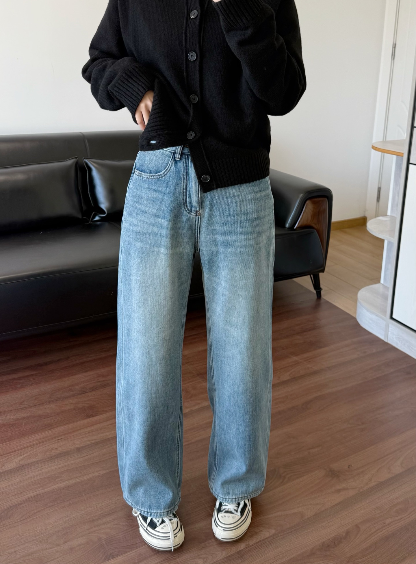 NO:611022,Model 166-98 wears size S and her waist is too tight. Models with waist 68-70 need to wear size M. Get the true size, alexander wang19860909模特166 98穿S码腰围紧了 模特腰围68-70要穿M的 正码拿,,alexander wang,Women's clothing