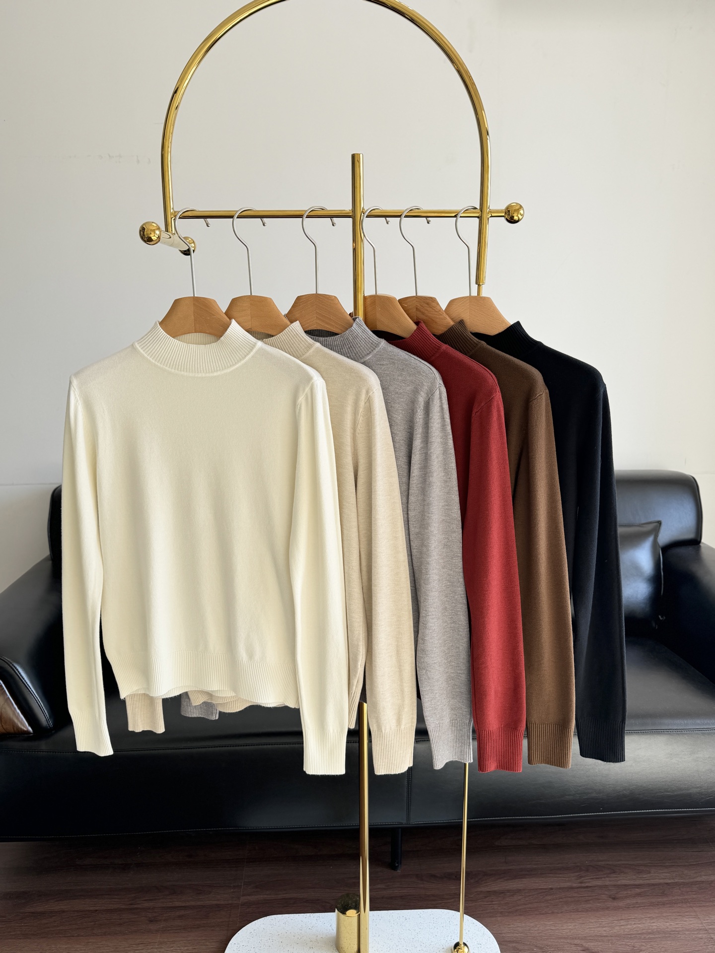 NO:650171,Bonus - ISABELTAVARES high-neck long-sleeved bottoming shirt. It has great elasticity and is not flattering on your body shape. It is ok to wear alone or as an inner layer!  All kinds of good matching, a good base shirt should have such a snake oil effect, the material is 50 wool, 25 cotton, 10 modal, 10 polyester fiber, 10 viscose!  One size fits all, suitable (80-130 pounds), apricot, gray, black, red, coffee, white, ready for sale,,alexander wang19860909福利——ISABELTAVARES高领长袖打底衫 弹力很大不挑身材 拿它单穿、做内搭都很ok的！ 各种好搭配,一件好的打底衫就是要做到这样万金油的效果,材质50羊毛25棉10莫代尔10聚酯纤维10黏胶！ 尺码均码 适合（80-130斤） 杏色、灰色、黑色、红色、咖色 白色 现货开卖,,alexander wang,Women's clothing