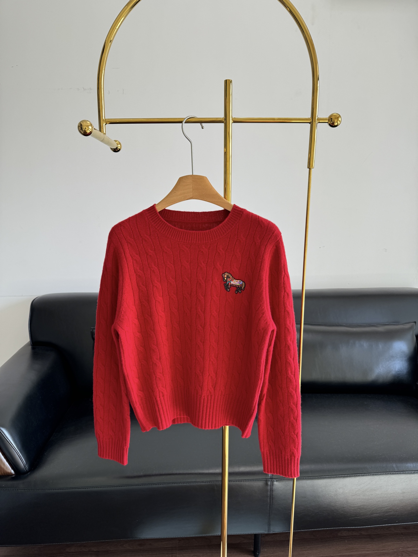 NO:652504,——ERDOS carousel pattern sweater, this is the right choice. This sweater captures the festive atmosphere! Super-fine cashmere yarn, really soft and comfortable!  It’s OK to wear as a base layer!  !  The well-deserved king of matching!  !  !  The texture of cable knitting is amazing, it feels soft, warm and high-end. The carousel embroidery on the chest is interesting and exquisite, the colors are smart and detailed, it is perfect for the holidays ~ it fills the festive atmosphere!  Code number sml,,sweaters,alexander wang19860909——ERDOS 旋转木马图案针织衫 选它就对啦,节日的氛围感穿搭,被这款毛衣拿捏了! 超细羊绒纱线,真的超软超舒适的 ！打底外穿都很OK！！实至名归的搭配王！！！绞花针织的质感太绝,摸起来软乎乎,保暖又高级.胸前的旋转木马刺绣,趣味精致,色彩灵动又有细节感,过节穿超应景~节日氛围感拉满！ 码数sml,,sweaters,alexander wang,Women's clothing