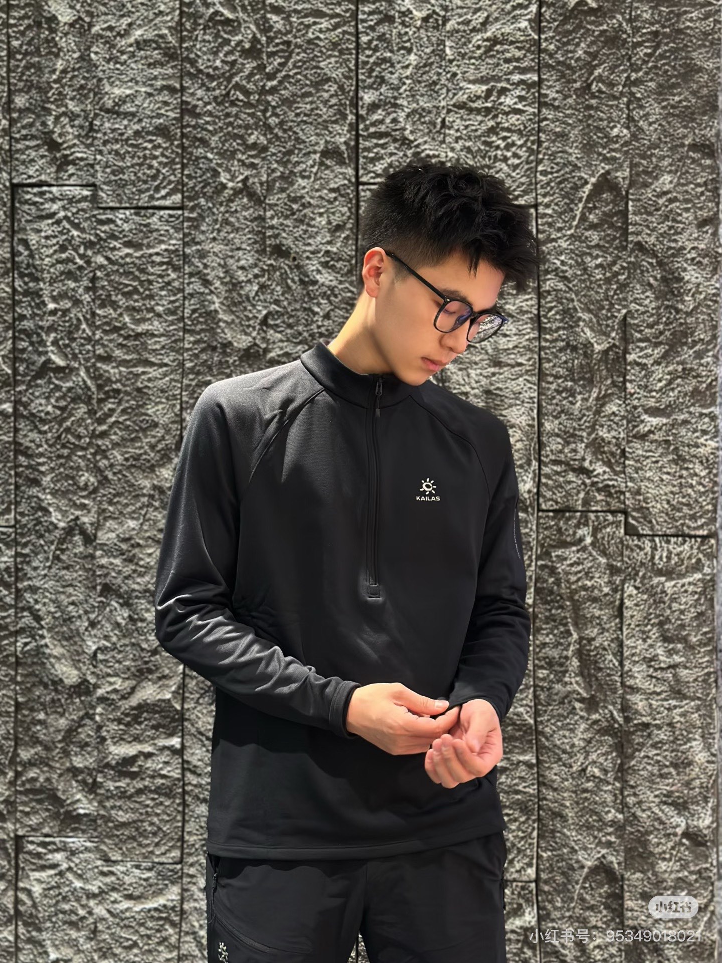 NO:652472,This piece is really handsome and tangible. It can be used for daily leisure, sports, and outdoor use.,alexander wang19860909这件真的又帅又有形 日常休闲、运动、户外一件即可搞定,,alexander wang,Women's clothing