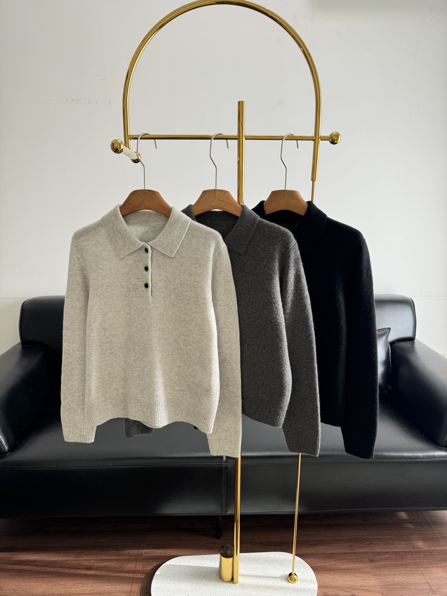 NO:658219,——Theory New autumn and winter women's clothing Polo collar knitted cashmere wool is very suitable for modern urban chic. Very independent temperament, neither conservative nor overly flamboyant, switching between commuting and leisure. Strong plasticity, comfortable and easy to wear. It has a chic and handsome elite feeling, but also a bit of intellectual gentleness. The elegant and capable small lapel is commuting, intellectual and elegant. Size sml light gray dark gray black,, alexander wang19860909——Theory 秋冬新品女装 Polo领针织 羊绒羊毛为原料 菲常适合现代都市摩登CHIC 很獨立的气质,不保守也不过分张扬通勤和休闲随性切换 可塑性敲强 轻松好穿的惬意感 有着潇洒的帅气精英感,也有点知性温柔的优雅干练气质的小翻领通勤知性优雅. 码数sml 浅灰 深灰 黑色,,alexander wang,Women's clothing