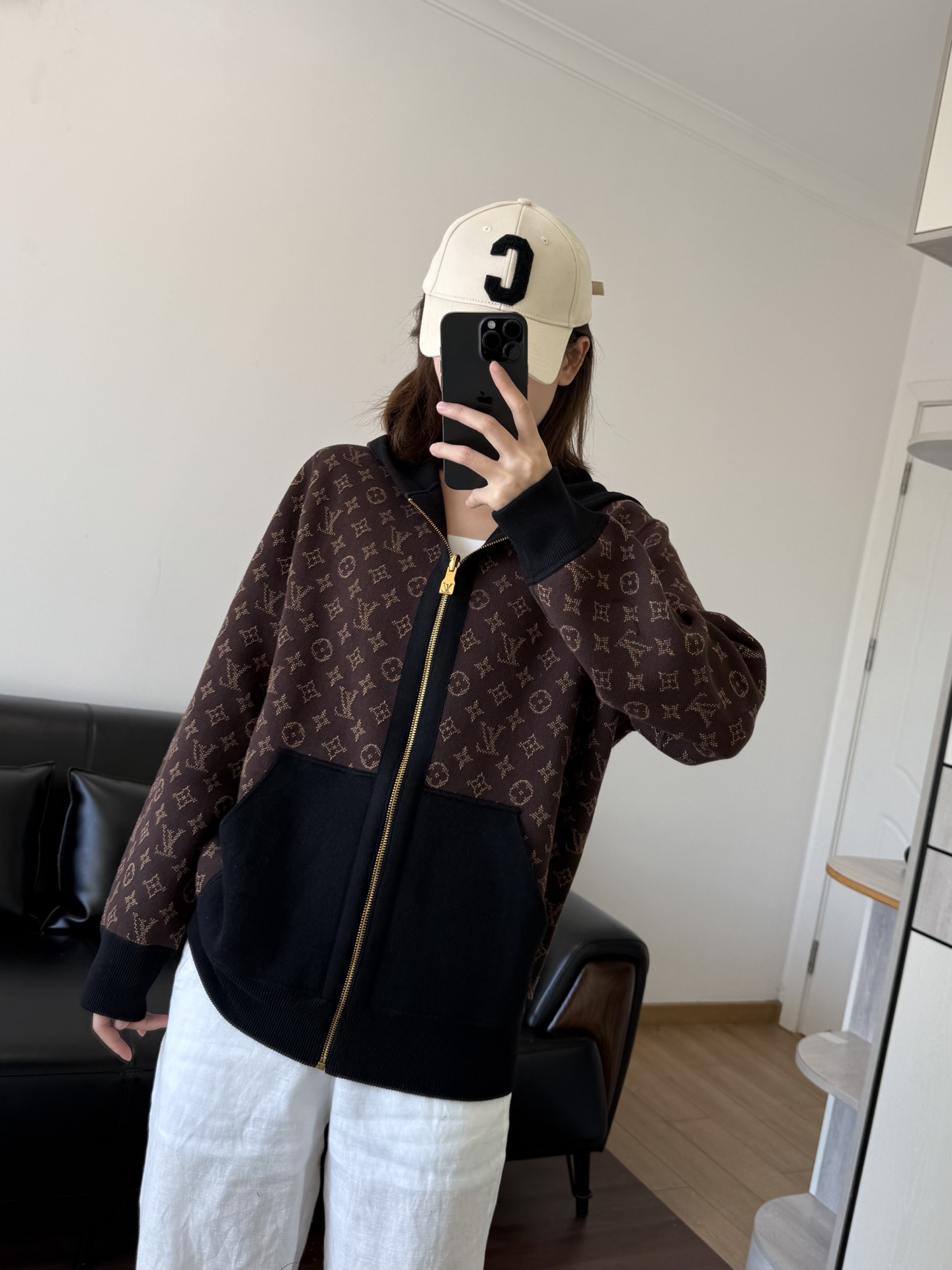 NO:710037,Model 166 98 wears size S and the effect is suitable.19860909模特166 98穿S码效果合适,,,Women's clothing