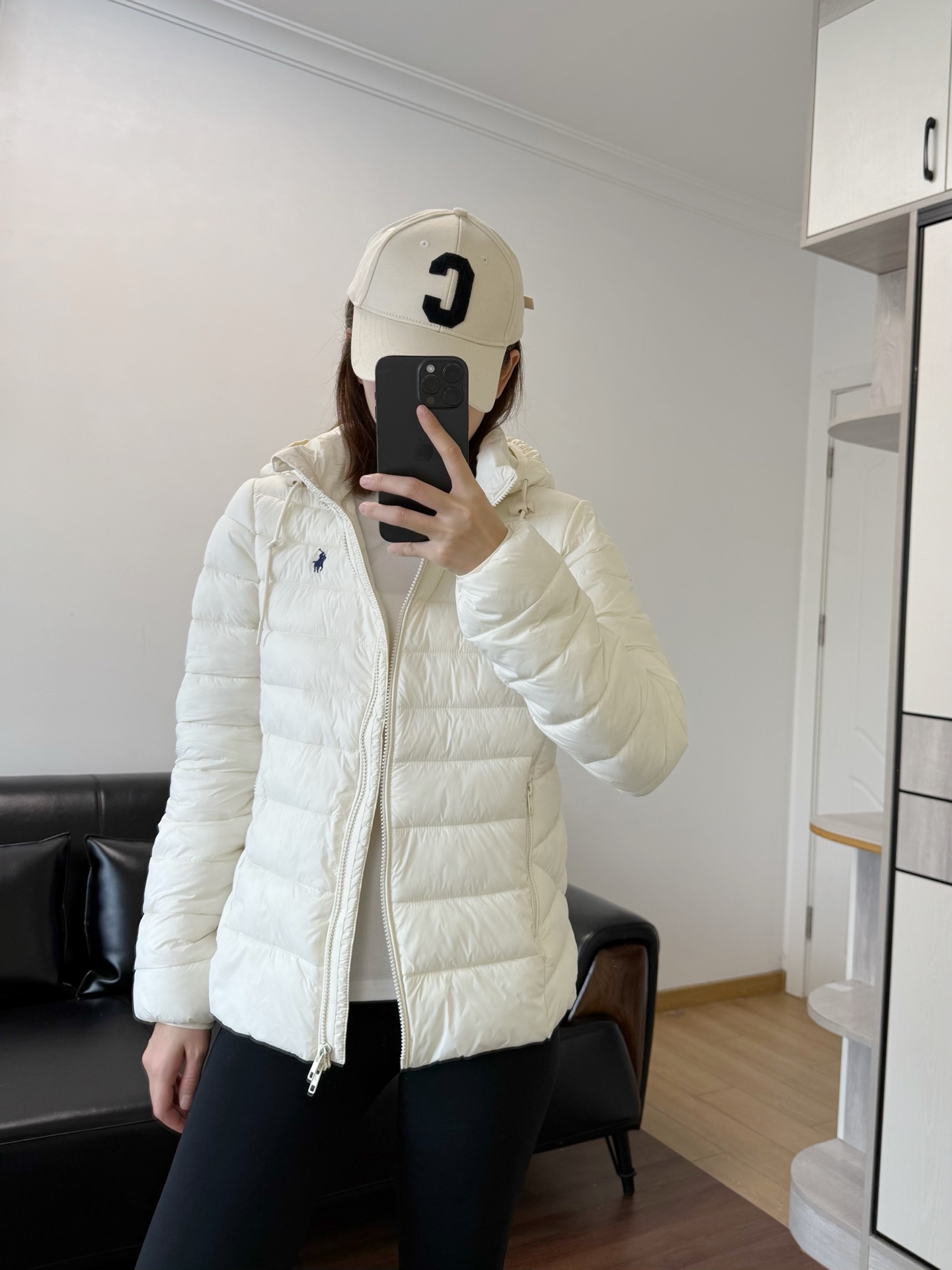 NO:659032,White is the loose effect of size M. If you like a slim fit, you can get it in the full size,,alexander wang19860909白色是M码的宽松效果 喜欢修身可以正码拿,,alexander wang,Women's clothing