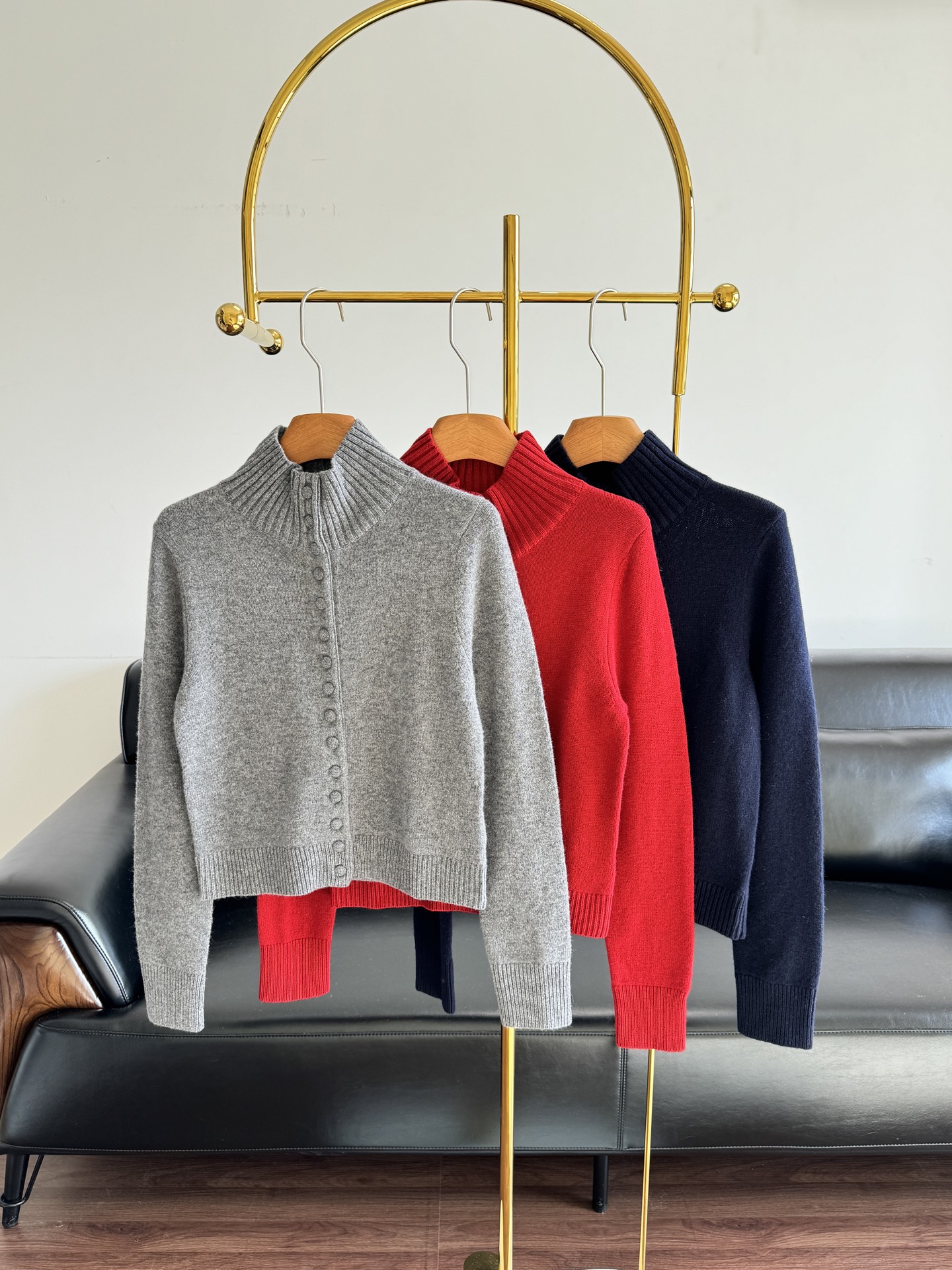 NO:683071,- Turtleneck button-down sweater in wool!  The wool blend is warm and comfortable, and the high-neck lapel knit is super comfortable to wear in autumn and winter! It has a French lazy feel and looks great with jeans or a skirt!  Classic and versatile, it can be easily used for daily commuting and leisure. It is a must-have item in the autumn and winter wardrobe! !  Code number sml gray red blue,skirts,jeans,19860909——高领 纽扣针织衫 羊毛！羊毛混纺保暖又舒适,高领翻领针织秋冬穿超舒服! 法式慵懒感满满,随手搭牛仔裤or半裙都很出片！经典百搭,日常通勤、休闲都能轻松驾驭.是秋冬衣橱必备单品! ！ 码数sml 灰色 红色 蓝色,,skirts,jeans,,Women's clothing