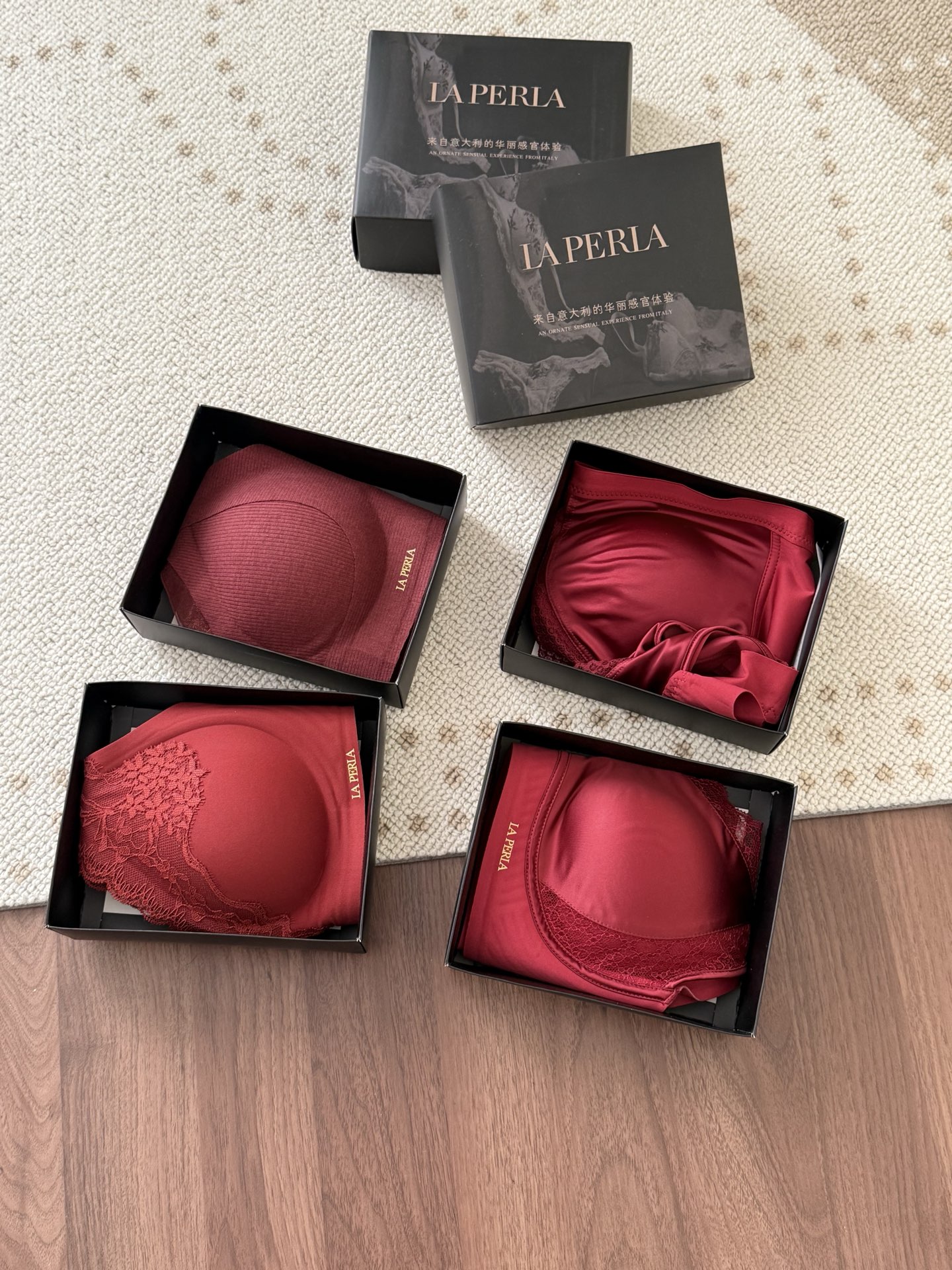 NO:684605,——LP red bra set. In response to the request of the majority of LP fans, here is a red bra set. They are all popular series, and there is no trial and error cost. Everyone feedbacks that each style is super easy to wear. For those who are getting married in this year, this red series is Guojia’s choice. It is shipped from a large factory. There is no need to question the quality and workmanship. Style number: warm brushed smooth satin lace charm red romantic Size: M L XL M suitable for 75ABC  Weight is about 85-100 pounds. L is suitable for 80ABC. Weight is about 100-120 pounds. XL is suitable for 85ABC. Weight is about 120-140 pounds., loro piana, silk fabric,19860909——LP 红色文胸组合 应广大LP粉丝们的要求 来一款红色文胸组合 都是爆款系列,而且无任何试错成本 每个款大家都反馈超级好穿 本命年,要结婚的小伙伴们,这款红色系是果佳选择了,都是大工厂出货 品质,做工都无需质疑哈 款号:暖肌磨毛 光面绸缎 蕾丝魅惑 红色浪漫 尺码: M L XL M适合75ABC 体重85-100斤左右 L适合80ABC 体重100-120斤左右 XL适合85ABC 体重120-140斤左右,,loro piana,silk fabric,,Women's clothing