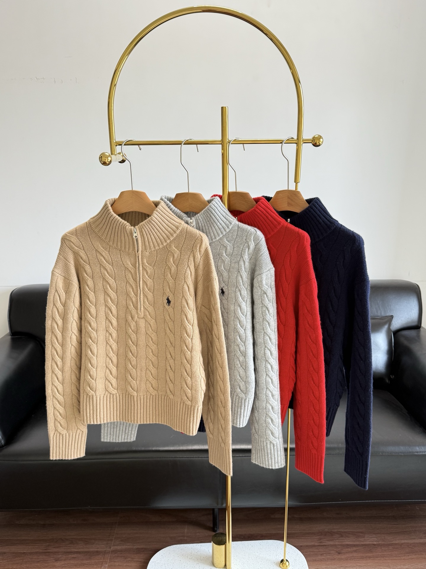 NO:686100,——RL half-zip cable cashmere sweater!  Stuck in this Ralph Lauren cable knit sweater!  The autumn and winter atmosphere is directly inspiring. The classic twist texture is so textured!  A must for quality control. 80% wool and 20% cashmere yarn is soft and waxy!  The texture is incredible!  A must-have for young girls with a stylish temperament!  Childlike high-end retro casual style. The version is versatile and not picky. The short style is simply a blessing for petite girls. The short style directly unlocks the golden ratio on the upper body, and it is not a dream to be 10cm taller~ Size SML red blue khaki gray,,sweaters,gold,19860909——RL半拉链绞花羊绒毛衣！ 被这件拉夫劳伦绞花针织衫稳稳拿捏了！ 秋冬氛围感直接封神 经典的麻花纹理也太有质感了叭！ 品质控必入.80羊毛20羊绒纱线软软糯糯！质感无敌赞！减龄少女气质时髦精必入！童趣高级复古随性风.版型百搭不挑人. 短款简直就是小个子女生的福音 短款上身直接解锁黄金比例,视觉显高10cm不是梦～ 码数SML 红色 蓝色 卡其 灰色,,sweaters,gold,,Women's clothing