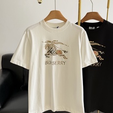 🌾Burberry骑士T恤宽松短袖裁剪,凸显品牌格调,采用原生全棉材质,质感高级光泽,刺绣工艺还原胸前字 🌾Burberry骑士T恤宽松短袖裁剪,凸显品牌格调,采用原生全棉材质,质感高级光泽,刺绣工艺还原胸前字