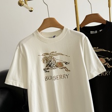 🌾Burberry骑士T恤宽松短袖裁剪,凸显品牌格调,采用原生全棉材质,质感高级光泽,刺绣工艺还原胸前字 🌾Burberry骑士T恤宽松短袖裁剪,凸显品牌格调,采用原生全棉材质,质感高级光泽,刺绣工艺还原胸前字