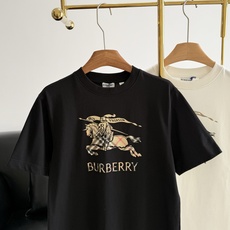 🌾Burberry骑士T恤宽松短袖裁剪,凸显品牌格调,采用原生全棉材质,质感高级光泽,刺绣工艺还原胸前字 🌾Burberry骑士T恤宽松短袖裁剪,凸显品牌格调,采用原生全棉材质,质感高级光泽,刺绣工艺还原胸前字