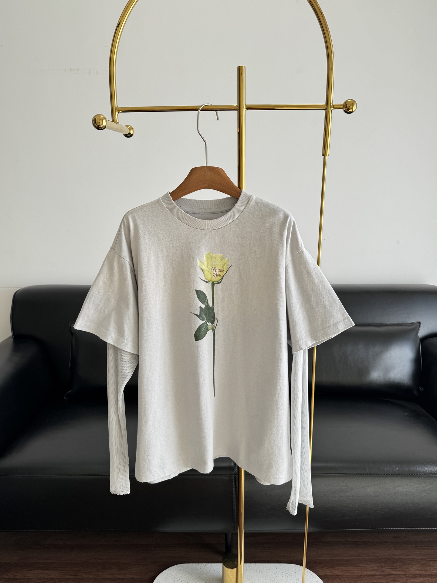 NO:696174,——Acne Studios retro logo printed loose fake two-piece long-sleeved mesh T-shirt really captures the 'relaxation' and looks great in a loose silhouette!  Wear it casually, it looks lazy and effortless but has a great attitude~ Made of cotton fabric, it feels very comfortable and soft!  It is delicate and soft when close to the skin, and it absorbs sweat very well!  This kind of fake two-piece has become really popular in recent years. Code number sml,,acne studios,dior,tees,t-shirt,19860909——Acne Studios 复古徽标印花宽松假两件长袖网纱T恤 真的把'松弛感'拿捏得死死的 穿出宽宽松松廓形感好看极了！ 随便一穿就是慵懒不费力却超有态度~ 采用棉面料,手感非常的舒适柔软！ 亲近肌肤细腻柔顺,吸汗性也很好！ 这种假两件近年来真的太火 码数sml,,acne studios,dior,tees，t-shirt,,Women's clothing