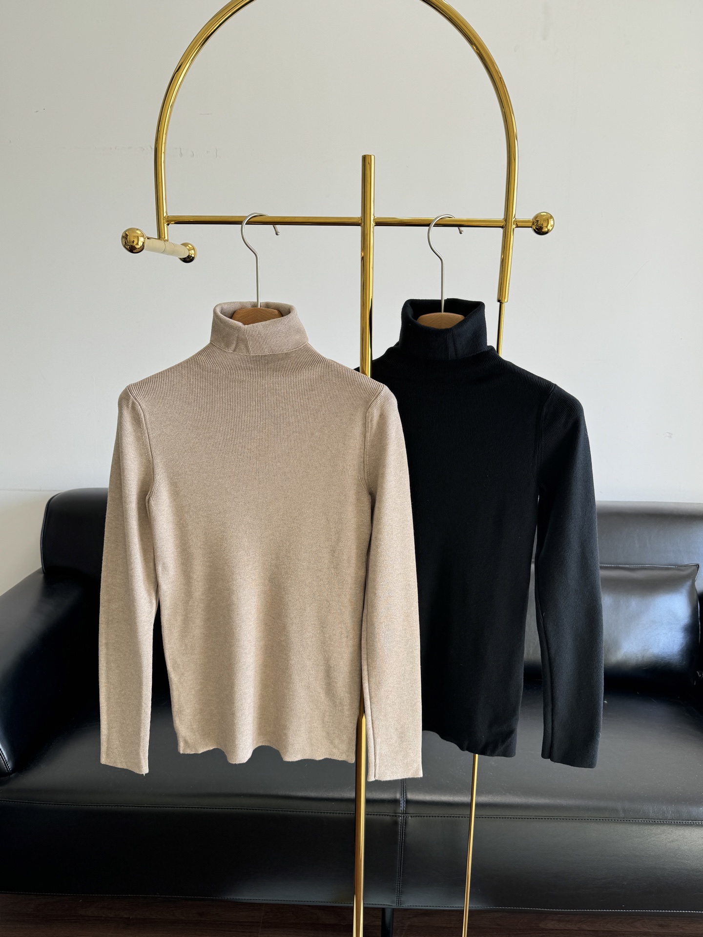 NO:697435,——MaxMar autumn and winter woolen sweaters are coming. This product is definitely an essential item for every female friend this year. It can be worn outside or worn inside as comfortable as you like. The upper body is super slim, and it especially shows a woman’s career line. It is also highly sought after by female celebrities!  The ultra-fine wool content supplied by customers reaches 90%, and the viscose ingredient is added to prevent pilling. You will definitely be satisfied with it. It is recommended to buy one set of black and camel. This autumn and winter will make you look beautiful. One size fits all: 80 ~ 120...,,19860909——MaxMar秋冬季羊毛衫来袭, 此商品绝对是今年每位女性朋友必不可少的单品,外穿,内搭怎么舒服怎么来,上身超级显瘦,格外显示女人的事业线,也备受女明星们的追捧！客供超细羊毛成分达90,加入粘胶成分使不易起球,入手绝对让你满意到爆 建议黑色驼色各备一套,这个秋冬让你美得一塌糊涂 均码:80～120…,,,Women's clothing