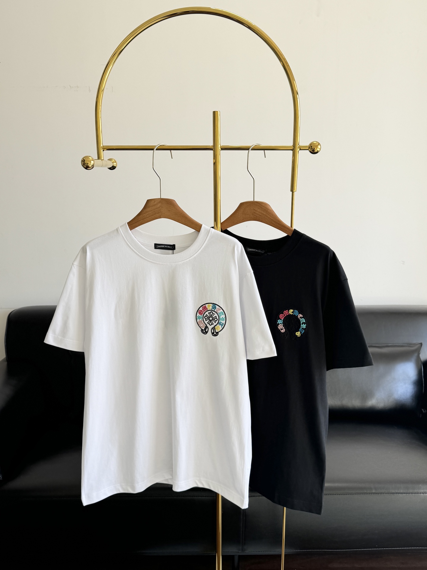 NO:707858,——Chrome hearts Chrome hearts logo embroidered T-shirt, pure cotton fabric!  The embroidered patterns on the chest and back show off the cool and handsome street trend!  The upper body turns into a killer from behind in one second!  Show off your spontaneity and exude a lively and youthful atmosphere!  Extreme wandering and free travel with concave shape. No one is more handsome than you!  It’s a trendy piece that can be worn casually. It guarantees a 100% chance of you turning heads when you go out on the street!  Code number sml,,chrome hearts,chrome hearts,tees,t-shirt,19860909——Chrome hearts 克罗心 logo刺绣T恤 纯棉面料！胸前和背后刺绣图案好尽显酷炫帅气的街头潮流！上身一秒变背影杀手！展现随性不羁的同时洋溢活泼青春的气息！极度的徜徉与自由出行凹造型 没人比你更帅气！随意搭配就很潮的一款, 出街保证你回头率百分百哦！ 码数sml,,chrome hearts,chrome hearts,tees，t-shirt,,Women's clothing