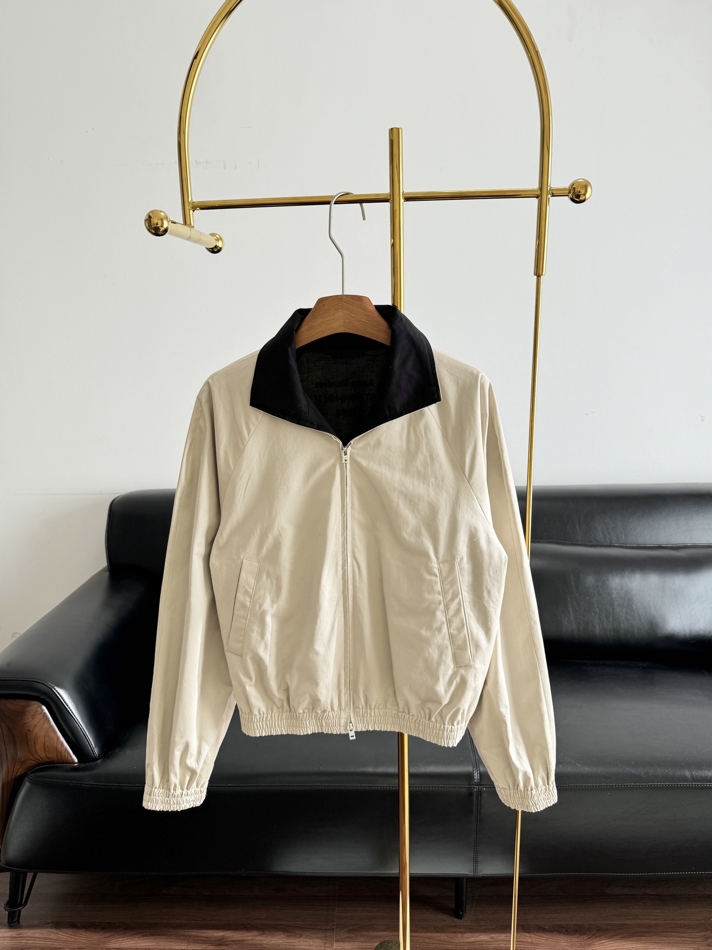 NO:708282,——Acne Studios 1996 embroidered jacket cotton fabric!  'AcneStudiosExperience1996' is embroidered on the back, giving it a full sense of brand. The short design makes you look taller and slimmer, and it looks great with high-waisted pants or skirts!  Zipper closure + black lapel, layered up, easy to control for daily commuting or leisure, practical and fashionable, size sml,,acne studios,dior,skirts,jackets & coats,jackets & coats,19860909——Acne Studios 1996刺绣夹克外套 棉面料！背部'AcneStudiosExperience1996'刺绣,品牌感满满.短款设计显高显瘦,搭配高腰裤或裙装都很出彩！拉链开合+黑色翻领,层次感up,日常通勤或休闲都能轻松驾驭,实用又时髦 码数sml,,acne studios,dior,skirts,jackets & coats,jackets & coats,,Women's clothing