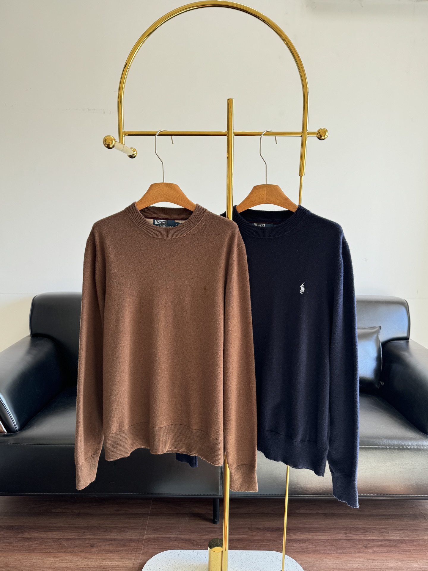 NO:708614,——Raff pony embroidery, round neck sweater, cashmere fabric, without too many embellishments, can be very restrained, stable and stylish. They are versatile and easy to wear. They can be worn by any age group, there is no limit!  !  The upper body has a simple and tasteful temperament!  Wear it alone or with an inner layer to show off your appearance and class!  Code number s-xl,,19860909——拉夫小马刺绣 圆领针织衫 羊绒面料 没有过多的修饰点缀,也能很内敛稳重有型都是百搭不挑人的款,什么年龄段都能穿,没有限制！！上身既有气质简单而又有品位！ 单穿内搭都显颜值和品位！ 码数s-xl,,,Women's clothing