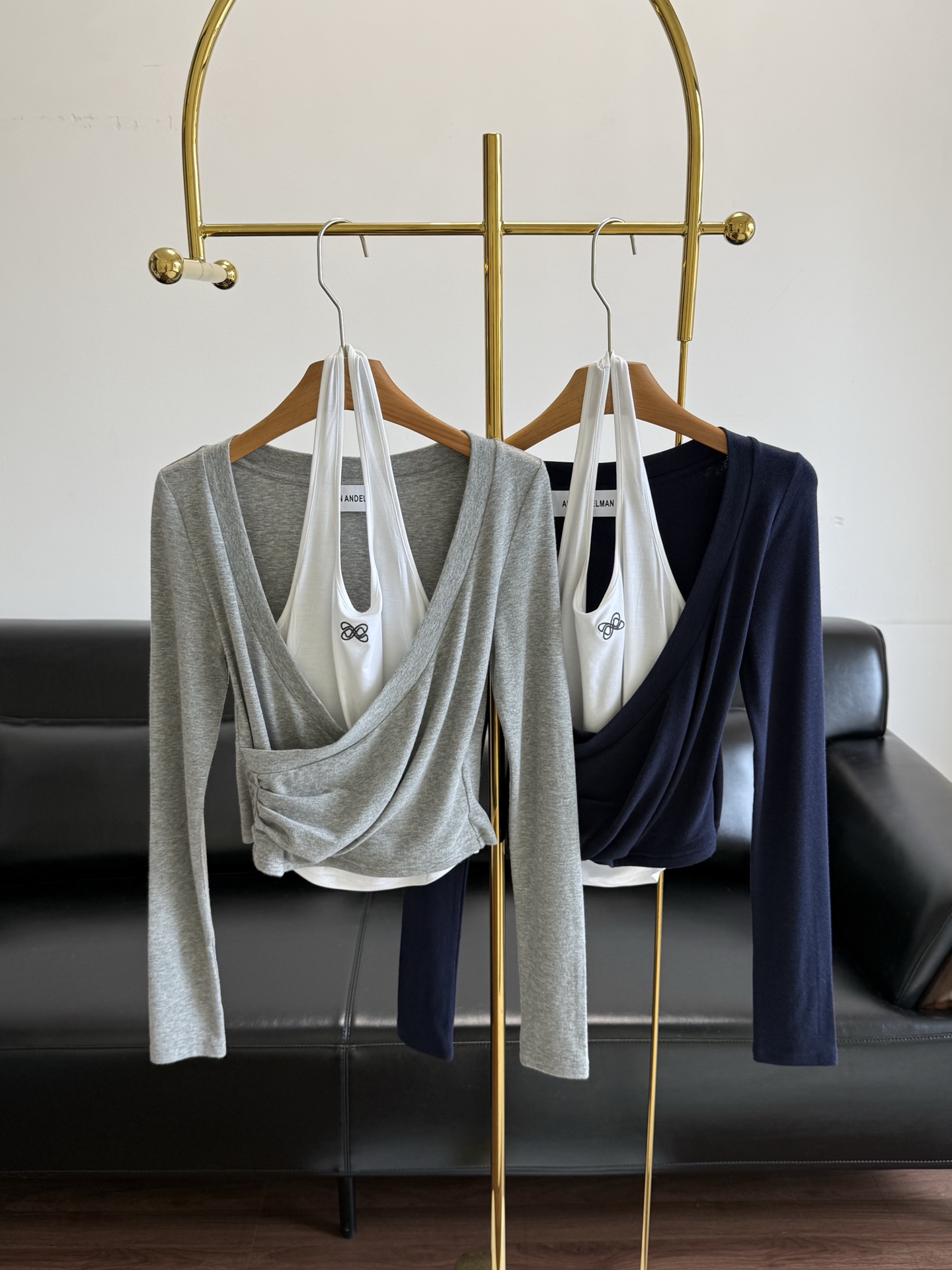 NO:739127,——ANN's same style pinch-waist halter top fake two-piece long-sleeved T-shirt, pure cotton fabric!  The fake two-piece halter neck design is pure and sweet!  Cinch your waist to slim down and enhance your figure, which is not only versatile but also shows your personality!  Feel free to pair it with shorts, skirts and trousers to create an American retro hottie style!  Sisters who like it, close your eyes and enter. Size sml. Color gray/navy blue, skirts, shorts, tees, t-shirt,19860909——ANN同款 掐腰挂脖背心假两件长袖T恤 纯棉面料！假两件挂脖设计纯欲又甜辣！掐腰显瘦显身材,不仅百搭而且彰显个性！随意搭配短裤短裙长裤轻松打造美式复古辣妹风！喜欢的姐妹们闭眼入 码数sml 颜色灰色/藏蓝,,skirts,shorts,tees，t-shirt,,Women's clothing