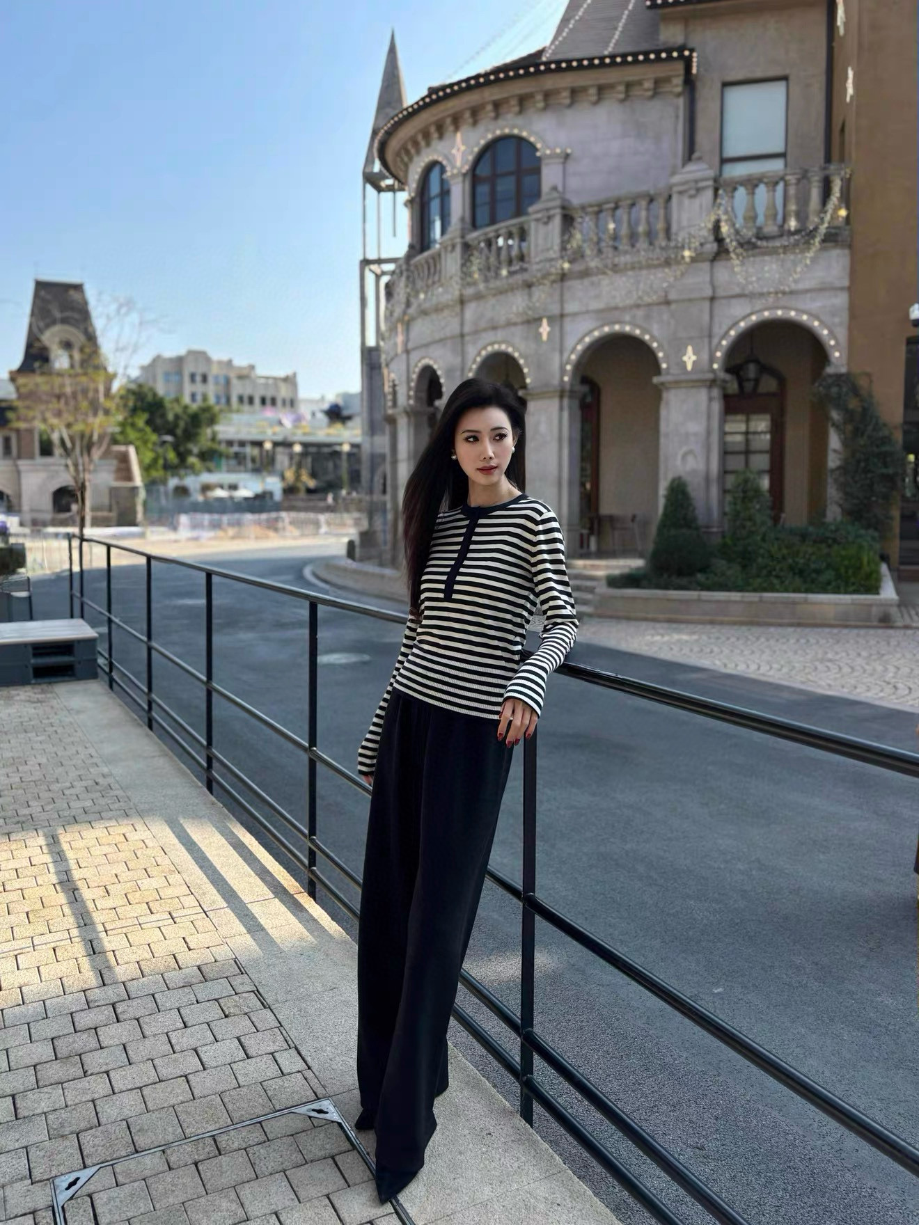 NO:739685,Classics never go out of style. Even the base layer shirts are versatile and fashionable.19860909经典不易过时 就连打底衫也是做到百搭又时髦,,,Women's clothing