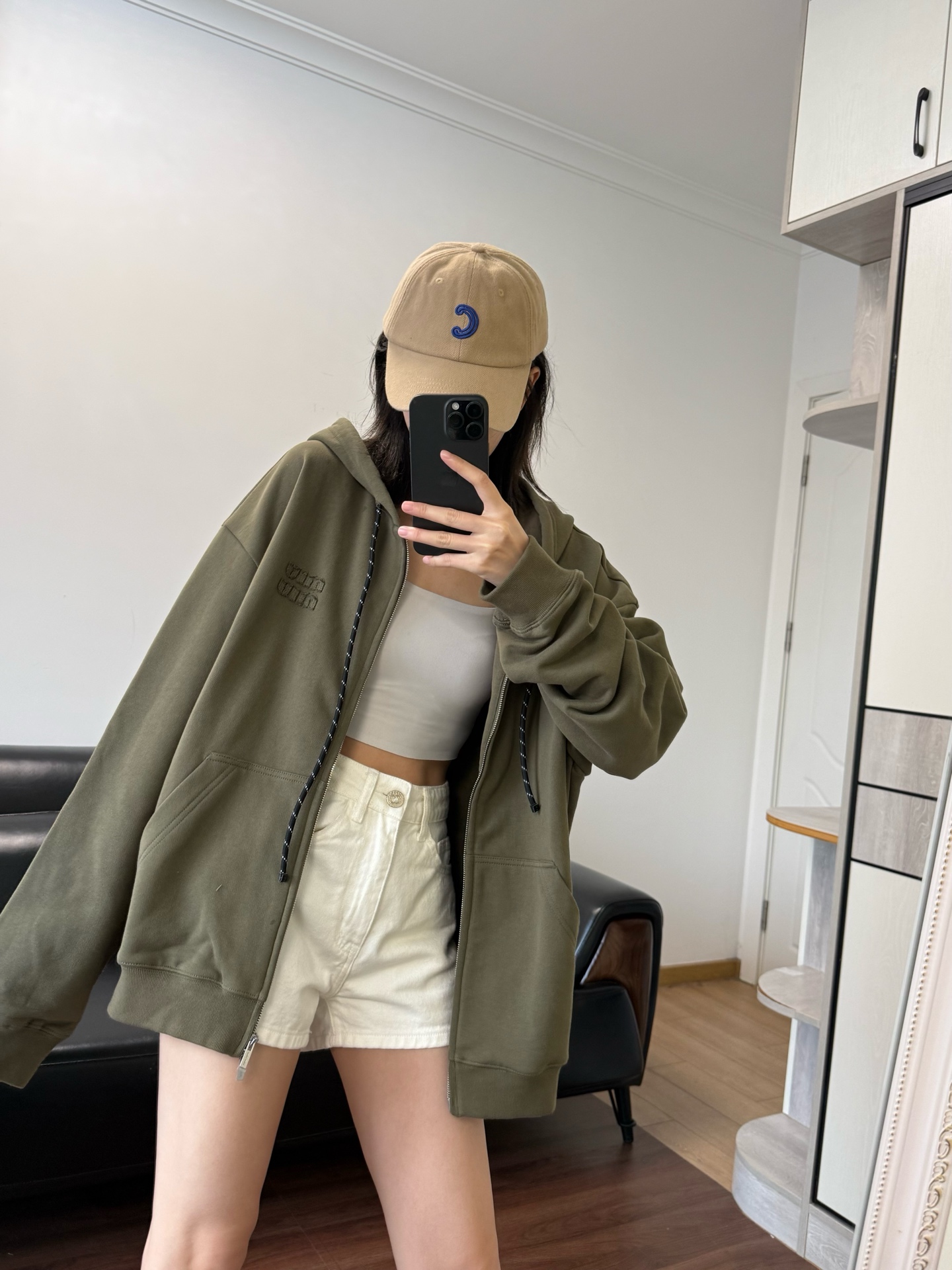 NO:740589,Model 166 98 wears size S for a loose fit,19860909模特166 98穿S码效果宽松,,,Women's clothing