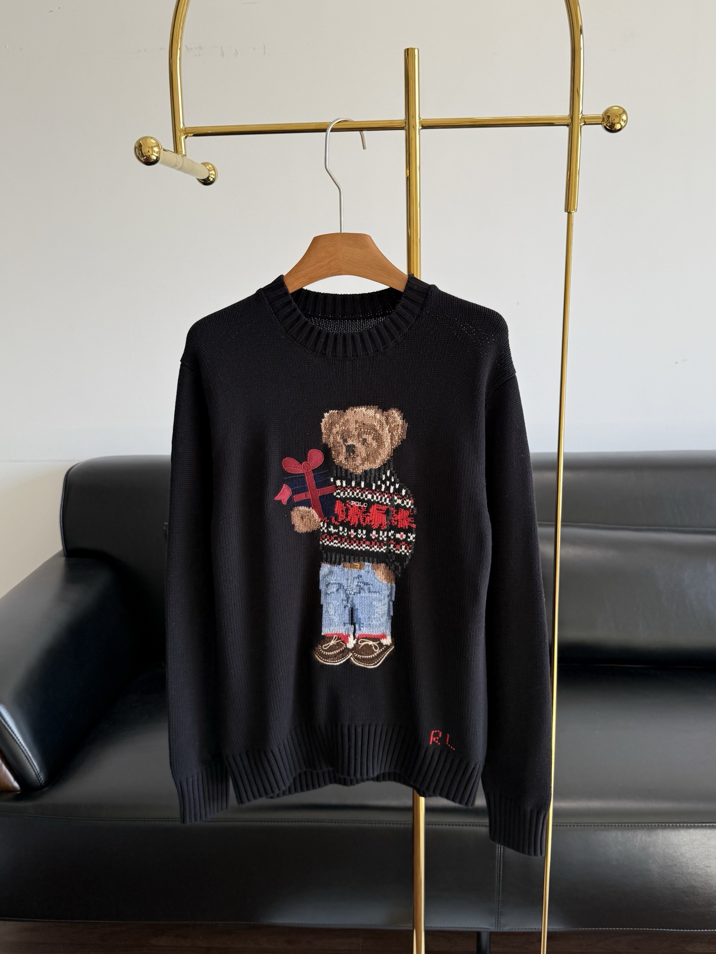 NO:748656,——Polo Ralph Lauren Long-sleeved logo sweater of the same style as RL RL heavy knitted bear New Year gift series Pure cotton fabric feels soft and waxy, delicate and comfortable Three-strand braiding, soft and waxy and thick Fully hand-made pattern and embroidery, a very heavy-duty one Super good, very easy-to-wear round-neck sweater style The upper body has a smart and old-money look~ and a little casual feeling, very good-looking!!!  The classic series is a style that you can never go wrong with sometimes when you don’t know what to buy. It goes well with the size. S-xl, loro piana, sweaters,19860909——Polo Ralph Lauren 拉夫劳伦同款 长袖徽标针织衫  RL重磅针织小熊新年礼物系列 纯棉面料手感软糯,细腻舒适 三股编织,软糯厚实 全手工拨花工艺加刺绣,非常重工的一款 超级好,日常非常好穿的圆领毛衣款 上身自带高智老钱的look~又略带一点休闲感,很好看!!! 经典系列是有时候你不知道买什么,永远不会出错的款,很好搭 码数s-xl,,loro piana,sweaters,,Women's clothing