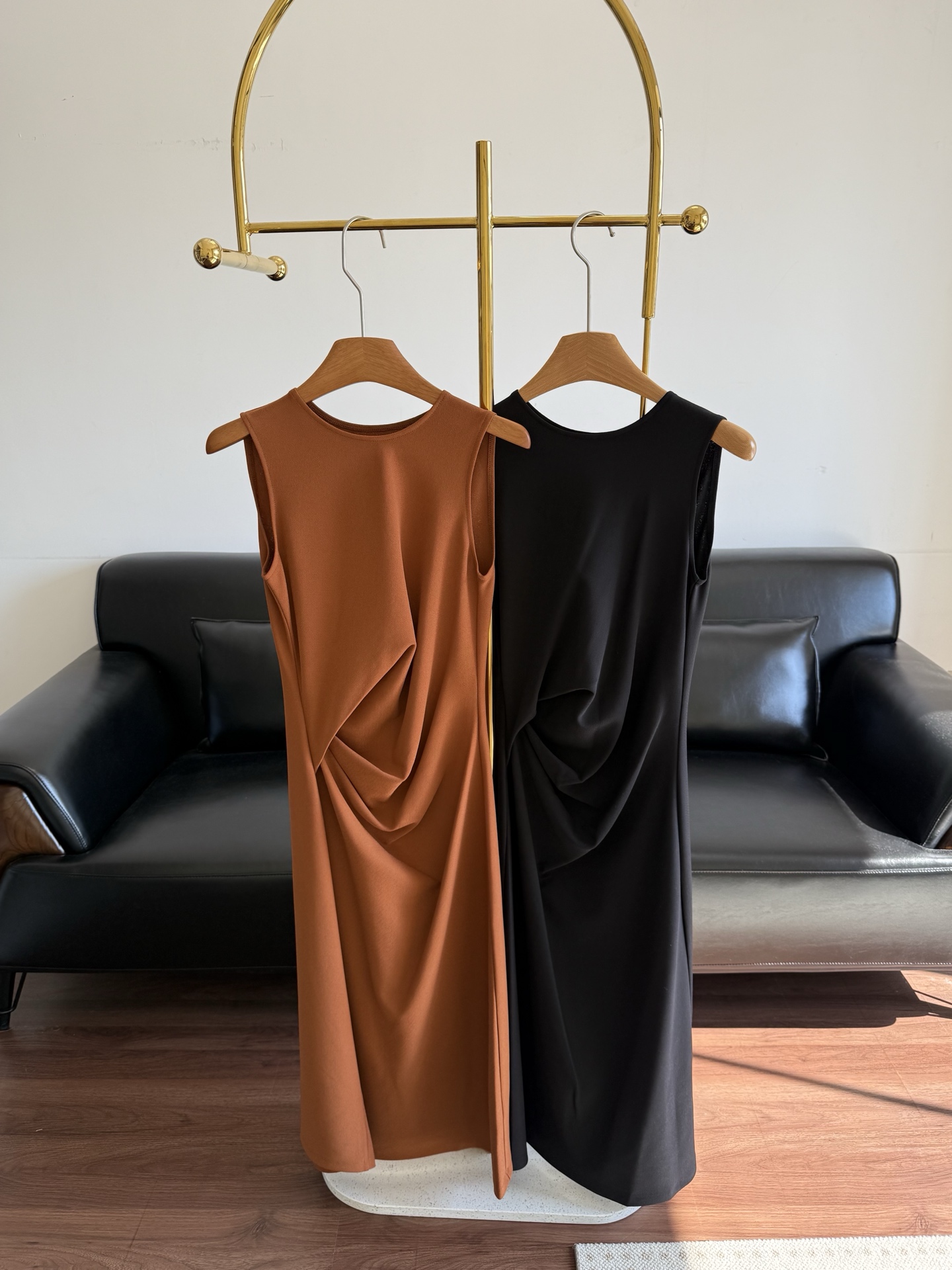 NO:752939,——Theory pleated waist little black dress. The polyester fiber fabric not only has a soft and comfortable texture, but also has excellent breathability and moisture absorption, allowing you to easily control it in the hot summer. Accompanying you to easily control the dressing needs of various urban scenes. From commuting to socializing, from daily life to formal occasions, every time you appear, you can show your calm style and freeze the highlight moment. Size s-xl Orange Black,,skirts,19860909——Theory 褶皱收腰小黑裙 聚酯纤维面料,不仅拥有柔软舒适的质感,更具有出色的透气性和吸湿性,让你在炎炎夏日也能轻松驾驭. 陪伴你轻松驾驭都市多种场景穿着需求.从通勤到社交、从日常到正式场合,每一次登场,皆能展现从容风范,定格高光瞬间 码数s-xl 橘色 黑色,,skirts,,Women's clothing