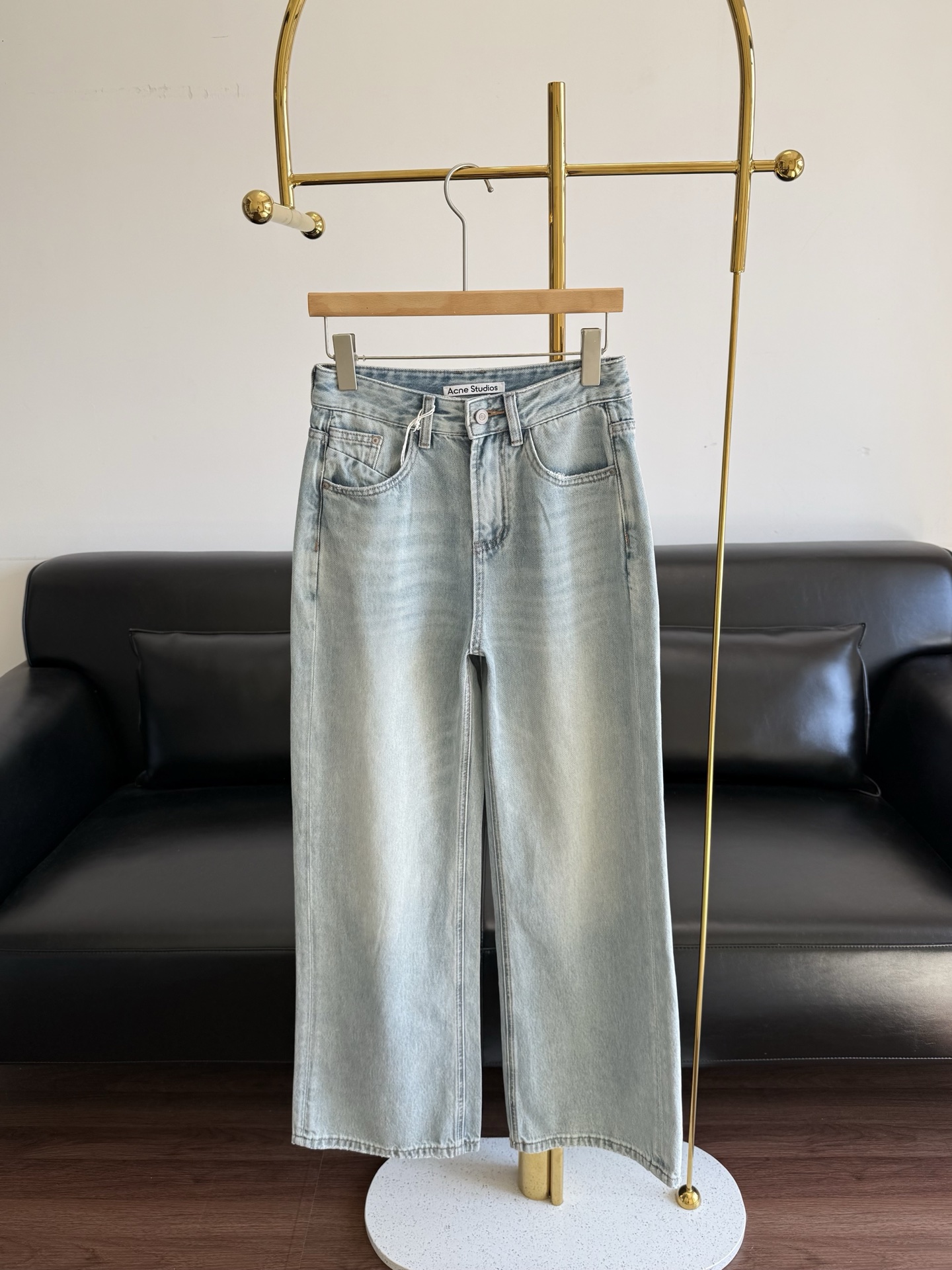 NO:752924,——Acne’s new straight-leg jeans are made of Turkish denim cotton fabric!  The upper body is crisp and stylish, and the fabric texture is clear. You will never feel stuffy in summer!  HIN breathable!  There is no sense of restraint at all ~ac jeans are really a lazy piece of equipment, with design, trouser shape, and practical wear all satisfying~ Needless to say, the style is effortless to match. Any top will look great. I love how effortlessly fashionable this combination is!  !  Code number s-xxl,,acne studios,jeans,19860909——Acne同款新品直筒牛仔裤 采用土耳其牛仔棉面料！ 上身挺括有型,布面纹理清晰, 夏日绝对不会有闷热感！HIN透气！也完全不会有束缚感 ~ac的牛仔裤真的懒人神器,设计感,裤型,实穿都能满足~ 款式更是不用多说.毫不费劲的搭配.随意一件上衣都会很出彩 好爱这种搭配起来毫不费力的时髦感！！ 码数s-xxl,,acne studios,jeans,,Women's clothing