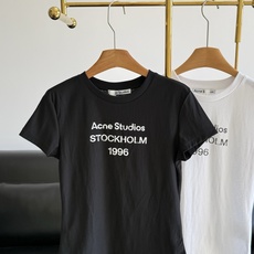 🌾🖤Acne Studios 字母印花短款T恤夏天出门回头率蕞高的当属短袖T恤啦,干净的利落风格!😎竹节 🌾🖤Acne Studios 字母印花短款T恤夏天出门回头率蕞高的当属短袖T恤啦,干净的利落风格!😎竹节