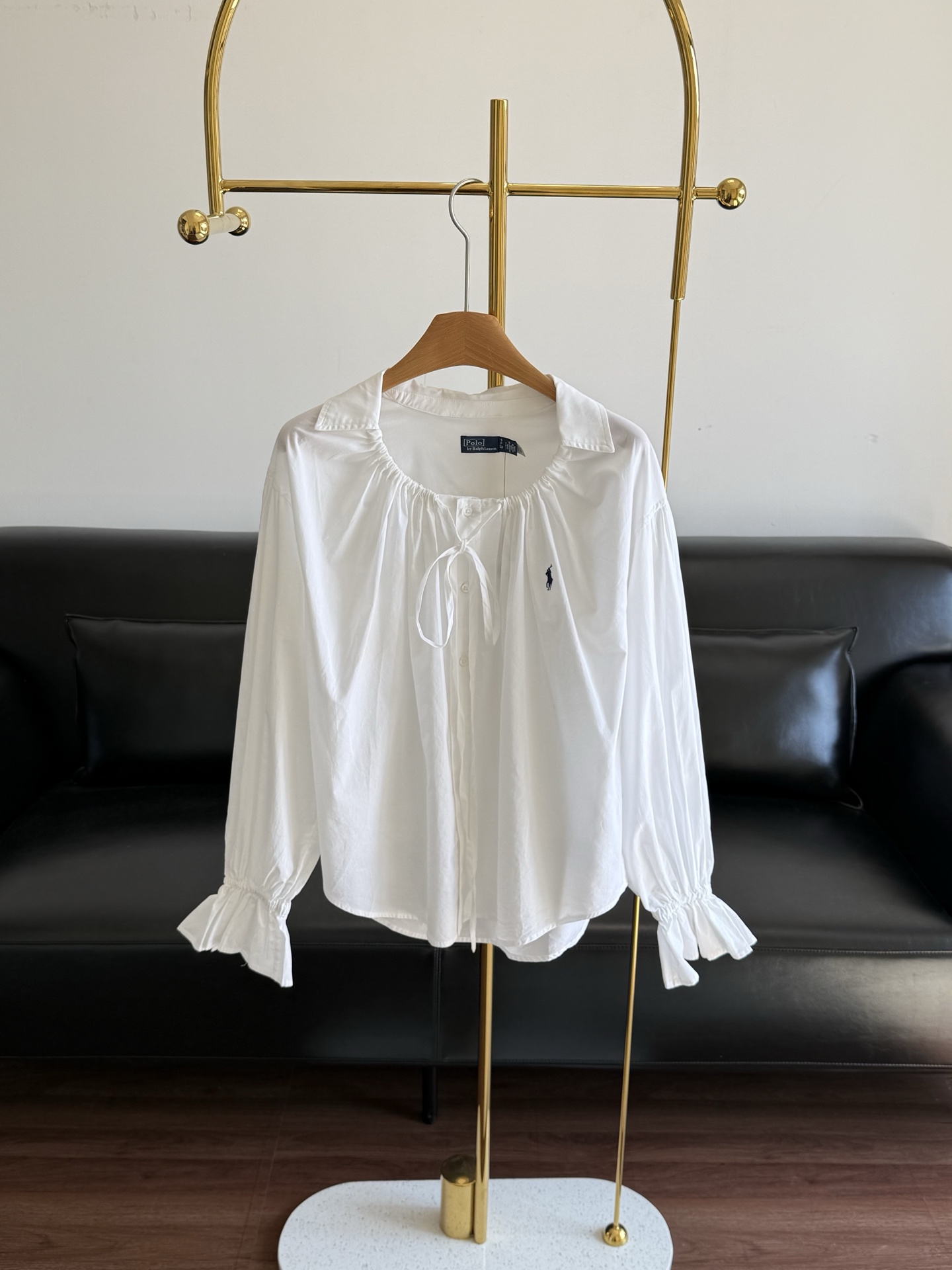 NO:753436,——Ralph Lauren’s matching puff-sleeved shirt, made of pure cotton!  Unlock one outfit and wear it many times ~ Who knows the French elegant white shirt!  This white shirt is so good!  Puff sleeves + drawstring design directly bring out the French atmosphere!  Wear it casually with a pair of jeans, it’s gentle and slimming. It’s a must-have in your spring wardrobe!  Size xs-m,,jeans,shirts,19860909——拉夫劳伦同款泡泡袖衬衫 纯棉面料！解锁一衣多穿～ 法式优雅的白衬衫 谁懂啊！这件白衬衫也太会了吧！ 泡泡袖+抽绳设计,直接把法式氛围感拉满！ 随便搭条牛仔裤,温柔又显瘦,春天的衣柜必须有它！ 码数xs-m,,jeans,shirts,,Women's clothing