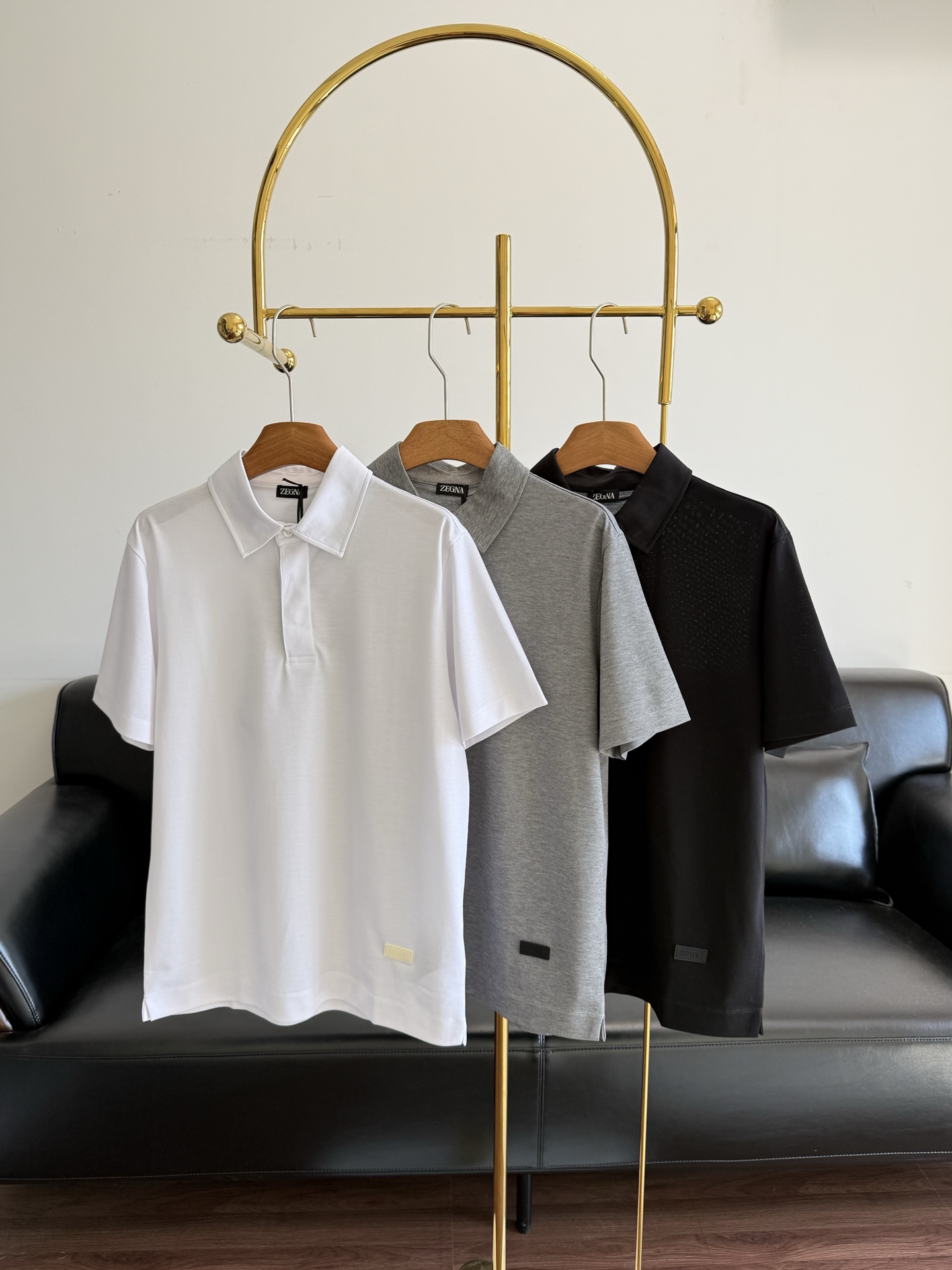 NO:759422,——ZEGNA's same style Zegna polo short-sleeved pure cotton fabric with excellent breathability. It is tailored to fit the body shape and shows neat lines. Whether it is a business occasion or a casual party, it can be easily controlled. Everywhere shows Zegna's top quality and taste!  It will keep you fashionable and comfortable all summer, hurry up and get it. Size m-xxl, white, gray, black, zegna, T-shirt,19860909——ZEGNA同款杰尼亚polo短袖 纯棉面料透气性绝佳.剪裁贴合身形,展现出利落的线条.无论是商务场合还是休闲聚会,都能轻松驾驭,每一处都彰显着杰尼亚的顶级质感与品味！让你整个夏天都时尚又舒适,赶紧入手吧 码数m-xxl 白色 灰色 黑色,,zegna,T-shirt,,Women's clothing