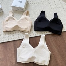 🌾alo粉底液提拉聚拢内衣日常穿、运动穿都ok属于闭眼入不会错的类型超柔软、穿一天也不闷❗️无痕设计,穿 🌾alo粉底液提拉聚拢内衣日常穿、运动穿都ok属于闭眼入不会错的类型超柔软、穿一天也不闷❗️无痕设计,穿