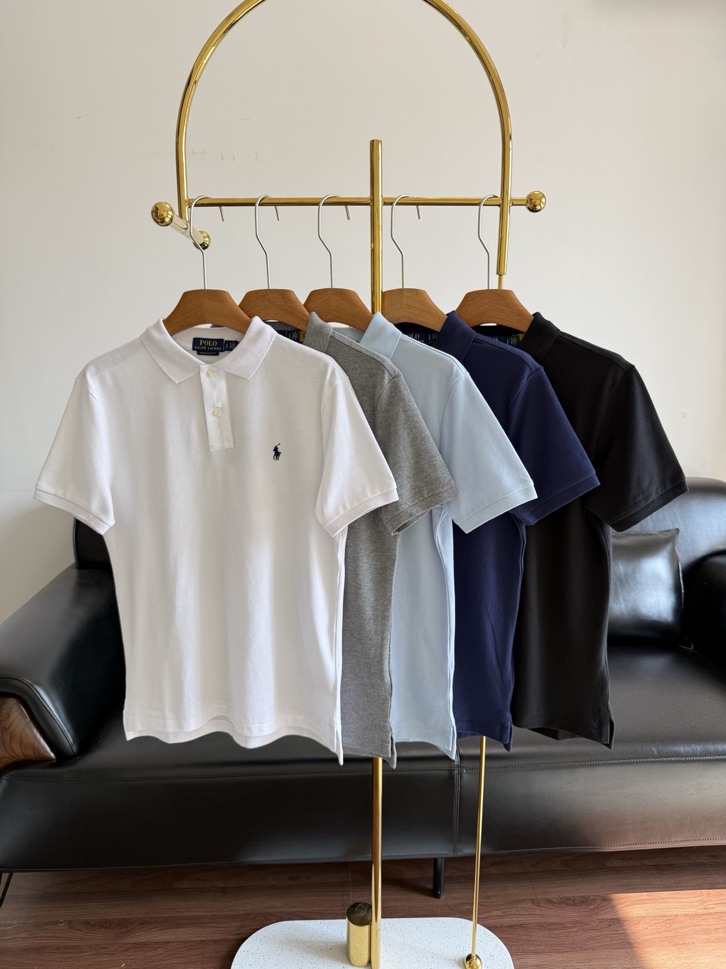 NO:790150,——PoloRalph Lauren Men’s classic pony mark Polo, business casual, daily match, made of cotton, two-button design, exquisite and detailed!  The upper body has the effect of casual wear~ It is a piece that can be worn casually for several years and will never go out of style!  I really love this Polo shirt. I highly recommend it to those who want to balance work and leisure wear. Size s-xxl, white, gray, black, light blue, navy blue, loro piana,19860909——PoloRalph Lauren 男款经典款小马标Polo 商务休闲 ,日常搭配 采用棉 两粒扣设计 精致又细节！ 上身是休闲穿搭的效果哦～ 随便穿斤几年都不会过时的单品！ 真的太爱这件Polo衫了,强烈推给想要兼顾职场与休闲穿搭的宝子们 码数s-xxl 白色 灰色 黑色 浅蓝色 藏蓝色,,loro piana,,Women's clothing