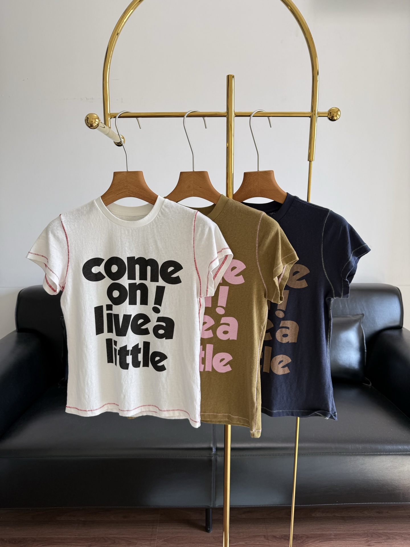 NO:790137,——Short Sentence's same letter printed T-shirt. Cotton and linen blended material, skin-friendly and breathable, super comfortable to wear! 'Come on! Live a little' pink letters on the front, retro American style, round neck slim cut, fit the body shape, easily show off the lines. It can be easily controlled for daily commuting and leisure, and it goes well with jeans or casual pants. It is a must-have and versatile item for the spring and summer wardrobe! Size sml white yellow blue, jeans, tees, t-shirt,19860909——Short Sentence同款字母印花T恤 棉麻混纺材质,亲肤透气,穿着超舒适!正面'Come on!Live a little'粉色字母,复古美式风格,圆领修身剪裁,贴合身形,轻松展现线条感.日常通勤,休闲都能轻松驾驭,搭配牛仔裤或休闲裤都很出彩,是春夏衣橱必备百搭单品! 码数sml 白色 黄色 蓝色,,jeans,tees，t-shirt,,Women's clothing
