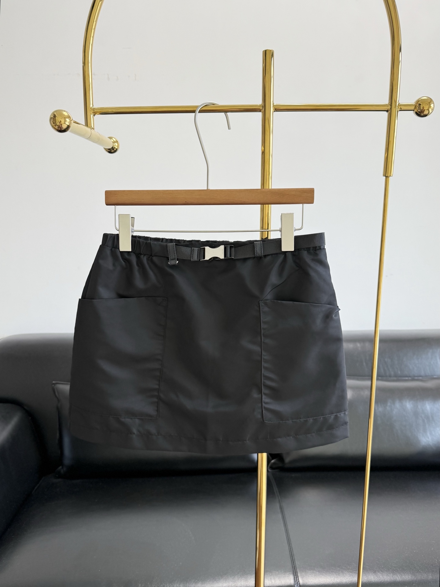 NO:790816,——Prada black nylon skirt. Nylon material is easy to take care of, light and windproof material, belt buckle design, elastic waist is super comfortable! A-line umbrella skirt version + symmetrical pockets, practical and stylish. The black color is versatile, can be easily worn for commuting and parties, and it goes well with shirts or knitted clothes~ Size sml, prada, skirts, shirts,19860909——Prada黑色尼龙半身裙 尼龙材质易打理,轻薄防风材质,束腰扣带设计,弹力腰围超舒适!A字伞裙版型+对称口袋,实用又有型.黑色百搭,通勤,聚会都能轻松驾驭,搭配衬衫或针织都很出彩~ 码数sml,,prada,skirts,shirts,,Women's clothing