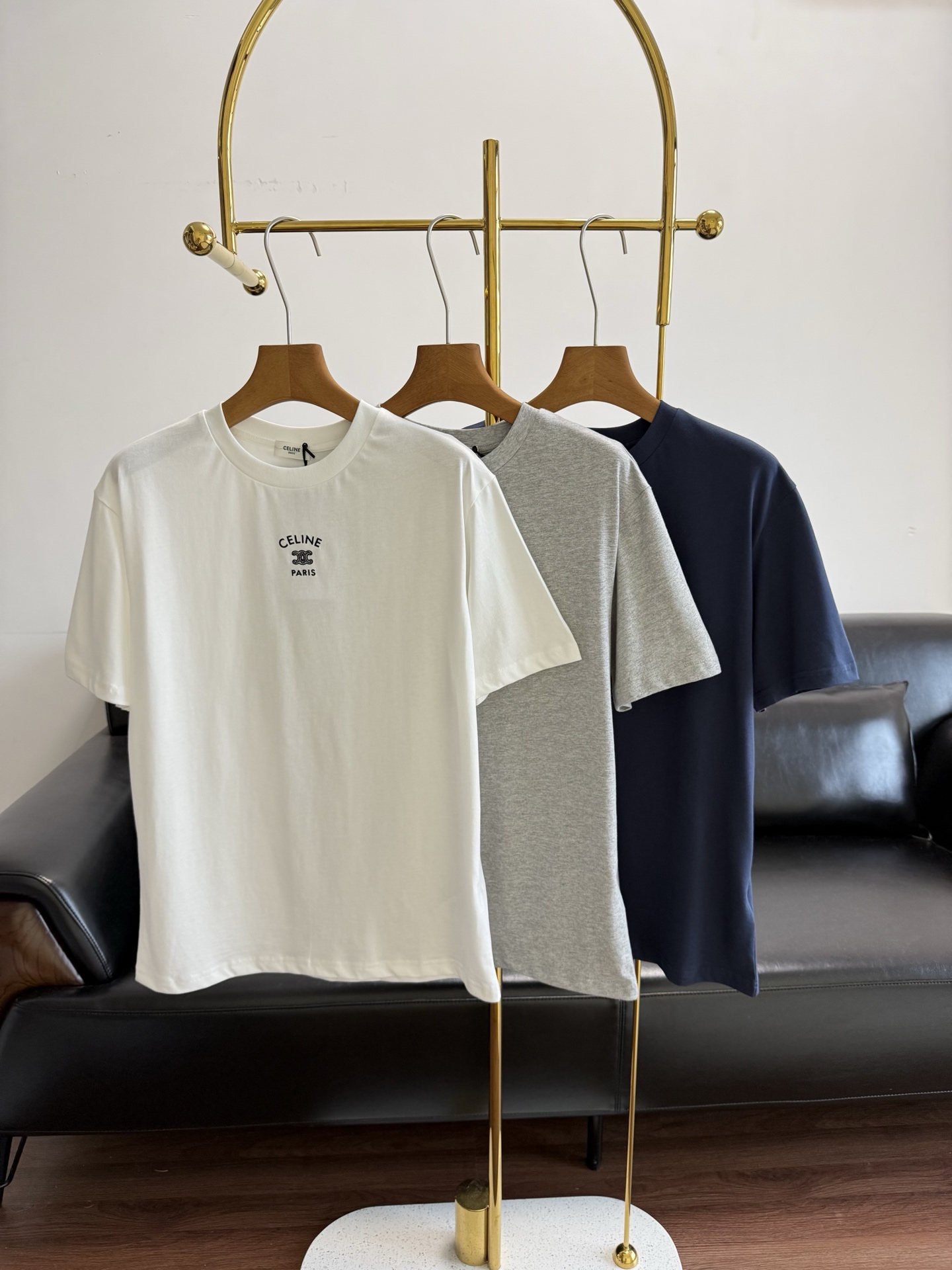 NO:791301,——Celine logo embroidered contrasting color T-shirt, a practical daily matching item!  Very classic and attractive!  Versatile!  The fabric provided by the customer is pure cotton, which has a delicate and soft touch and is very comfortable on the upper body!  The chest logo is made with an embroidery machine imported from Germany, and the wiring is tight!  The color-blocking design injects vitality!  Simple and basic style!  This kind of T-shirt really looks great with any pants!  Wear alone or layered under a jacket!  The shape is slimming and easy to match!  Size sml white blue gray,,celine,jackets & coats,tees,t-shirt,19860909——Celine logo刺绣撞色T恤 日常实用搭配单品！非常经典耐看！百搭！ 客供面料 全棉, 触感细腻柔糯,上身很舒服！ 胸前logo采用德国进口绣花机打造, 布线紧密！拼色设计注入活力！ 简约基础款！这种款t恤真的随便搭配个什么裤装都好好看！单穿或者搭配在外套里都！ 版型显瘦 各种好搭配！ 码数sml 白色 蓝色 灰色,,celine,jackets & coats,tees，t-shirt,,Women's clothing