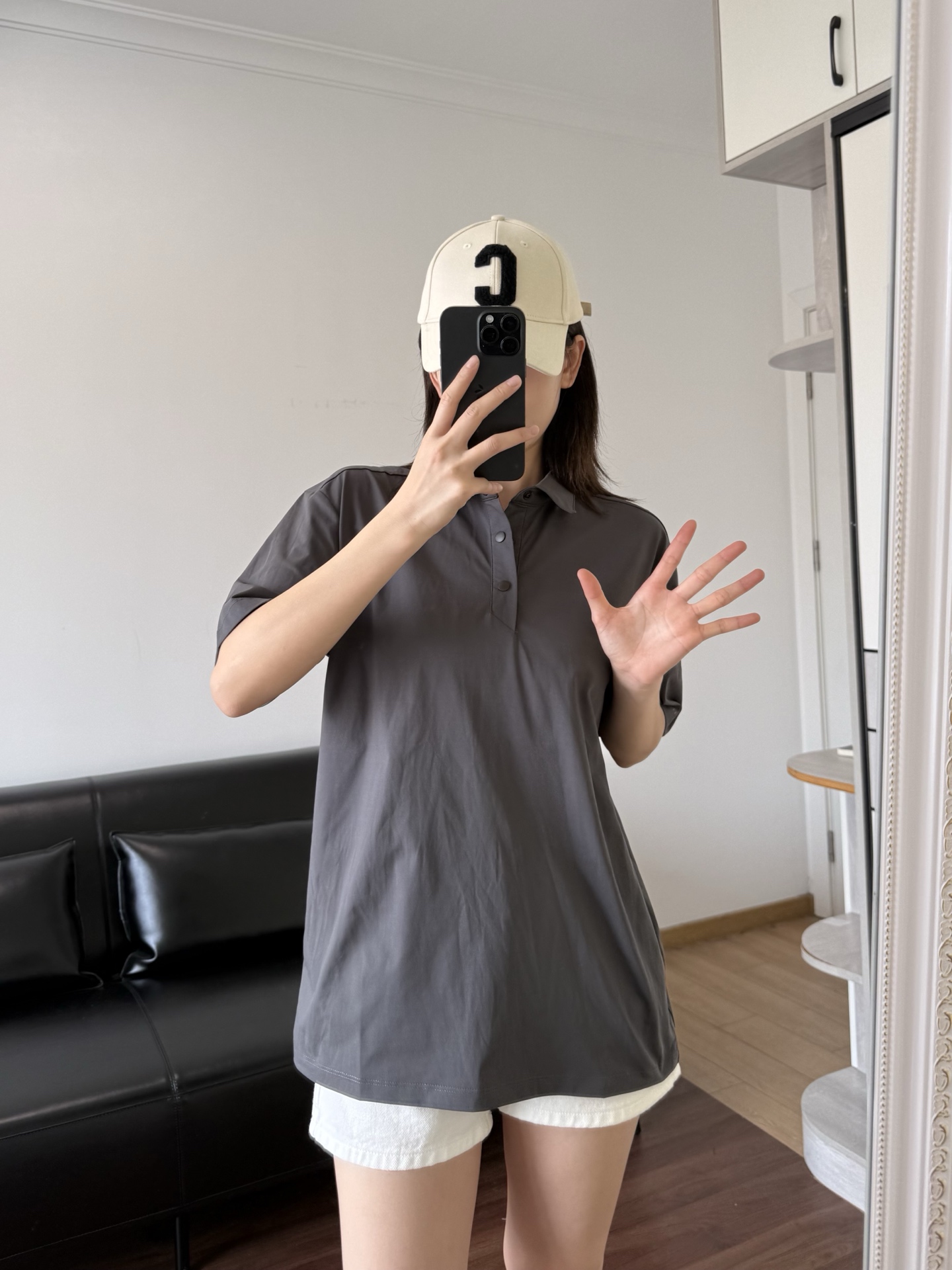 NO:793394,Loose-fitting effect of clothes,19860909衣服宽松效果,,,Women's clothing