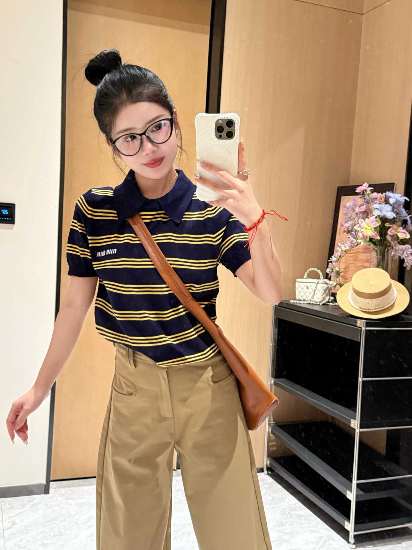 NO:796284,The lapel and round neck can be worn for daily commuting or shopping~ It can easily create a free and casual look, which is both simple and fashionable.19860909翻领圆领日常通勤或逛街都可以穿着~ 轻松营造出洒脱闲适造型,既简约又时尚,,,Women's clothing