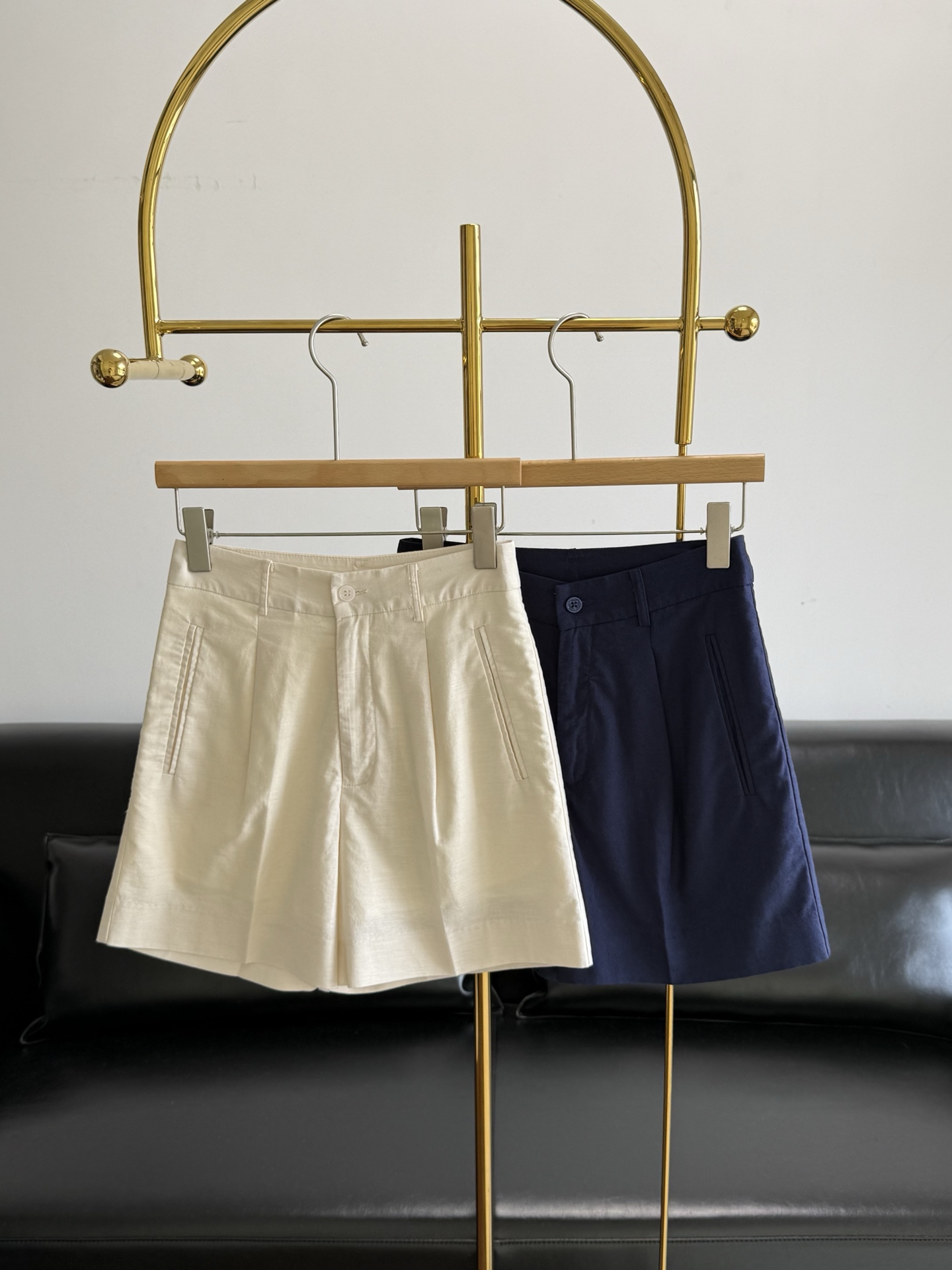 NO:798874,——Ralph Lauren's same style linen shorts are a must-buy trousers item, the fit is super good!  The fabric is also very comfortable. Definitely keep it for yourself. Recommended!  Made of linen!  The luster of the entire fabric also has the natural texture of linen, and the texture has slight wrinkles ~ which will also make the overall look more advanced and casual, making it easy to wear effortlessly fashionable!  You can buy one to wear and see if it is really worth repurchasing for commuting or for daily wear and casual wear!  Size sml apricot blue,,shorts,19860909——拉夫劳伦同款 亚麻短裤 一定要入手的裤装单品,版型超好！ 面料也很舒服 肯定要自留的 推荐！ 亚麻制成！整个面料的光泽感也有着亚麻天然纹理,纹路自带轻微褶皱感～也会让整体看着更高级随性 轻松穿出毫不费力的时髦感！大家可以入手一条穿来看看,真的值得回购的通勤搭还是日常搭配休闲都可！ 码数sml 杏色 蓝色,,shorts,,Women's clothing