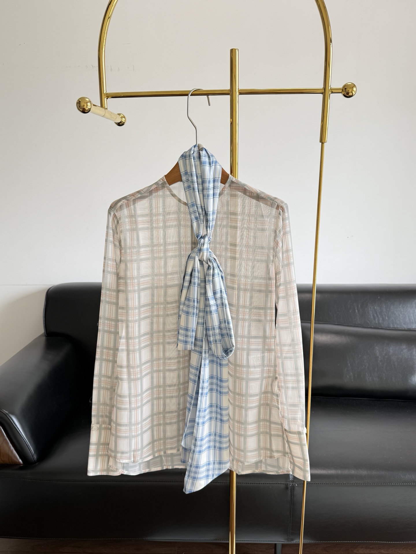 NO:800344,——Acne Studios ribbon plaid shirt is made of polyester fiber, is light and breathable, and is super comfortable to wear in spring and summer! The blue and white + apricot plaid pattern is gentle and fresh. The ribbon can be tied with a bow or used as a scarf, and is super flexible to match. It is slim-fitting and is great to wear alone or layered. It can be easily used for commuting, dating, and daily life. It is a fashionable item with both design and practicality! Size sml,,acne studios,dior,shirts,19860909——Acne Studios 飘带格纹衬衫 采用聚酯纤维 轻薄透气,春夏穿超舒服!蓝白+奶杏格纹,温柔又清新,飘带可系蝴蝶结或当丝巾,搭配超灵活.修身剪裁,单穿或叠穿都很出彩,通勤,约会,日常都能轻松驾驭,是设计感与实用性兼具的时尚单品! 码数sml,,acne studios,dior,shirts,,Women's clothing