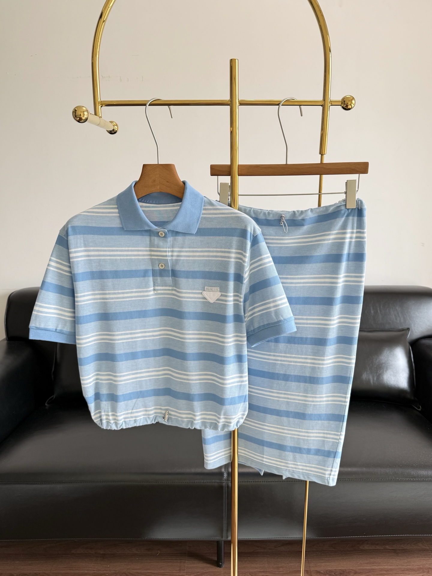 NO:800849,Top and skirt blue short-sleeved striped Polo made of cotton!  The refreshing blue and white striped polo short-sleeved design is more energetic when paired with the blue striped hip skirt. Soft knitted fabric, elastic and good to fit the body shape, slim tailoring to outline the curves, elegant and elegant. Easily create a sweet cool or retro style. It can be worn for daily commuting and casual wear, it is great to wear alone or layered, and it is easy to switch between multiple styles! Size sml short-sleeved skirt, skirts, T-shirt,19860909上衣裙子 蓝色短袖条纹Polo 采用棉面料！清爽的蓝白条纹polo短袖设计更显活力搭配蓝色条纹包臀裙 柔软针织面料,弹性好贴合身形,修身剪裁勾勒曲线,优雅又显气质.轻松打造甜酷或复古风.日常通勤,休闲都能穿,单穿或叠搭都很出彩,轻松切换多种风格! 码数sml 短袖 半裙,,skirts,T-shirt,,Women's clothing