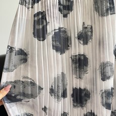 🌾三宅一生 同款撞色波点灯笼褶皱花苞半身裙高品质丝光加密面料,选用优质涤纶纱线强度高、韧性好,抗撕裂不滑 🌾三宅一生 同款撞色波点灯笼褶皱花苞半身裙高品质丝光加密面料,选用优质涤纶纱线强度高、韧性好,抗撕裂不滑