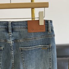 🌾LP 男款弹力直筒常规款牛仔👖早春的穿搭,也要精致得恰到好处。95%棉➕5% 氨纶 带弹力!深得我心! 🌾LP 男款弹力直筒常规款牛仔👖早春的穿搭,也要精致得恰到好处。95%棉➕5% 氨纶 带弹力!深得我心!