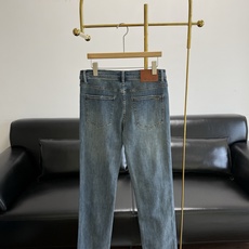 🌾LP 男款弹力直筒常规款牛仔👖早春的穿搭,也要精致得恰到好处。95%棉➕5% 氨纶 带弹力!深得我心! 🌾LP 男款弹力直筒常规款牛仔👖早春的穿搭,也要精致得恰到好处。95%棉➕5% 氨纶 带弹力!深得我心!