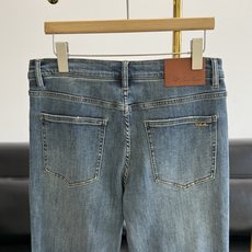 🌾LP 男款弹力直筒常规款牛仔👖早春的穿搭,也要精致得恰到好处。95%棉➕5% 氨纶 带弹力!深得我心! 🌾LP 男款弹力直筒常规款牛仔👖早春的穿搭,也要精致得恰到好处。95%棉➕5% 氨纶 带弹力!深得我心!