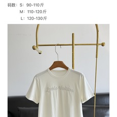 🌾LV 同款字母徽标圆领T恤纯棉面料!衣橱中永远都不会少的一款单品,也是夏日经典的日常款,也是时尚界的B 🌾LV 同款字母徽标圆领T恤纯棉面料!衣橱中永远都不会少的一款单品,也是夏日经典的日常款,也是时尚界的B