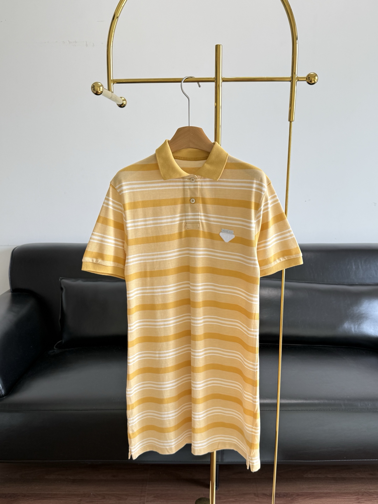 NO:808434,——Prada’s same yellow and white striped Polo skirt. A summer fairy skirt with both texture and style!  It can be said to be a perfect item for your summer wardrobe that combines comfort and luxury. From the fabric, pattern to detailed design, it shows good quality and exquisite style. The upper body instantly gives off a lazy and casual light luxury atmosphere. [On the fabric] It is made of high-quality pique cotton fabric, which has a delicate and soft touch, is skin-friendly, breathable and not stuffy. It has refreshing and breathable properties, making it extremely comfortable to wear even in hot summer, without any stickiness at all.  The sense of bondage, comfort and texture are both online. The classic and attractive yellow and white striped color scheme is fresh and age-reducing. It is simple and elegant, and can easily create a retro and fashionable feeling. It shows nobility in a low-key manner, and brings a fashion blogger aura for daily outings. [In terms of design] The classic Polo small lapel with button opening and closing design is neat and delicate, outlines the elegant neck line, and the short-sleeved version is refreshing and comfortable, suitable for various summer scenes!  The iconic inverted triangle brand logo on the left chest has exquisite three-dimensional details and full brand recognition. The simplicity hides high-end carefulness, making the overall shape more textured. [In terms of style] The straight H-shaped long version is loose and not tight, and is very tolerant to the body. It can easily hide the excess fat on the waist, abdomen, crotch and legs. It has a first-class effect of covering up fat and slimming. It can also perfectly control the pear-shaped figure. The upper body is free and casual and shows a slender proportion!  It can be worn alone as a refreshing and neat Polo skirt or as a casual T-shirt skirt. It is very practical when worn in two. It is refreshing and simple when worn alone. It can be layered with rich layers and easily control a variety of dressing styles. Sizes S, M, L, prada, skirts, T-shirt, tees, t-shirt,19860909——prada 同款黄白条纹Polo裙 质感与格调兼备的夏日神仙裙！堪称夏日衣橱里兼具舒适与高级感的满分单品,从面料、版型到细节设计,处处彰显着不俗品质与精致格调,上身即刻穿出慵懒随性的轻奢氛围【在面料上】采用高品质珠地棉面料,触感细腻柔软,亲肤透气不闷汗,自带清爽透气属性,即使在炎热夏季穿着也格外舒适,完全没有黏腻束缚感,舒适与质感双双在线.经典耐看的黄白条纹配色清新又减龄,简约大气不挑人,轻松打造复古时髦感,低调之中尽显贵气,日常出街自带时尚博主气场【在设计上】经典Polo小翻领搭配纽扣开合设计,利落又精致,勾勒出优雅颈部线条,短袖版型清爽自在,适配各种夏日场景！左胸标志性的倒三角品牌标识,细节精致立体,品牌辨识度拉满,简约之中暗藏高级小心机,让整体造型更具质感【在版型上】直筒H型长款版型宽松不紧绷,对身材包容性极强,轻松藏起腰腹、胯部与腿部多余赘肉,遮肉显瘦效果一流,梨形身材也能完美驾驭,上身自在随性又显修长比例！既可单穿做清爽利落的Polo裙,又能当作休闲T恤裙搭配,一衣两穿实用性拉满,单穿清爽简约,叠穿层次丰富,轻松驾驭多种穿搭风格 尺码S、M、L,,prada,skirts,T-shirt,tees，t-shirt,,Women's clothing
