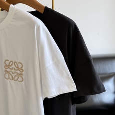 🌾LOEWE 罗意威同款 女款logo刺绣短袖夏日限定Anagram刺绣T真的是本命T恤了黑白两色直接焊 🌾LOEWE 罗意威同款 女款logo刺绣短袖夏日限定Anagram刺绣T真的是本命T恤了黑白两色直接焊